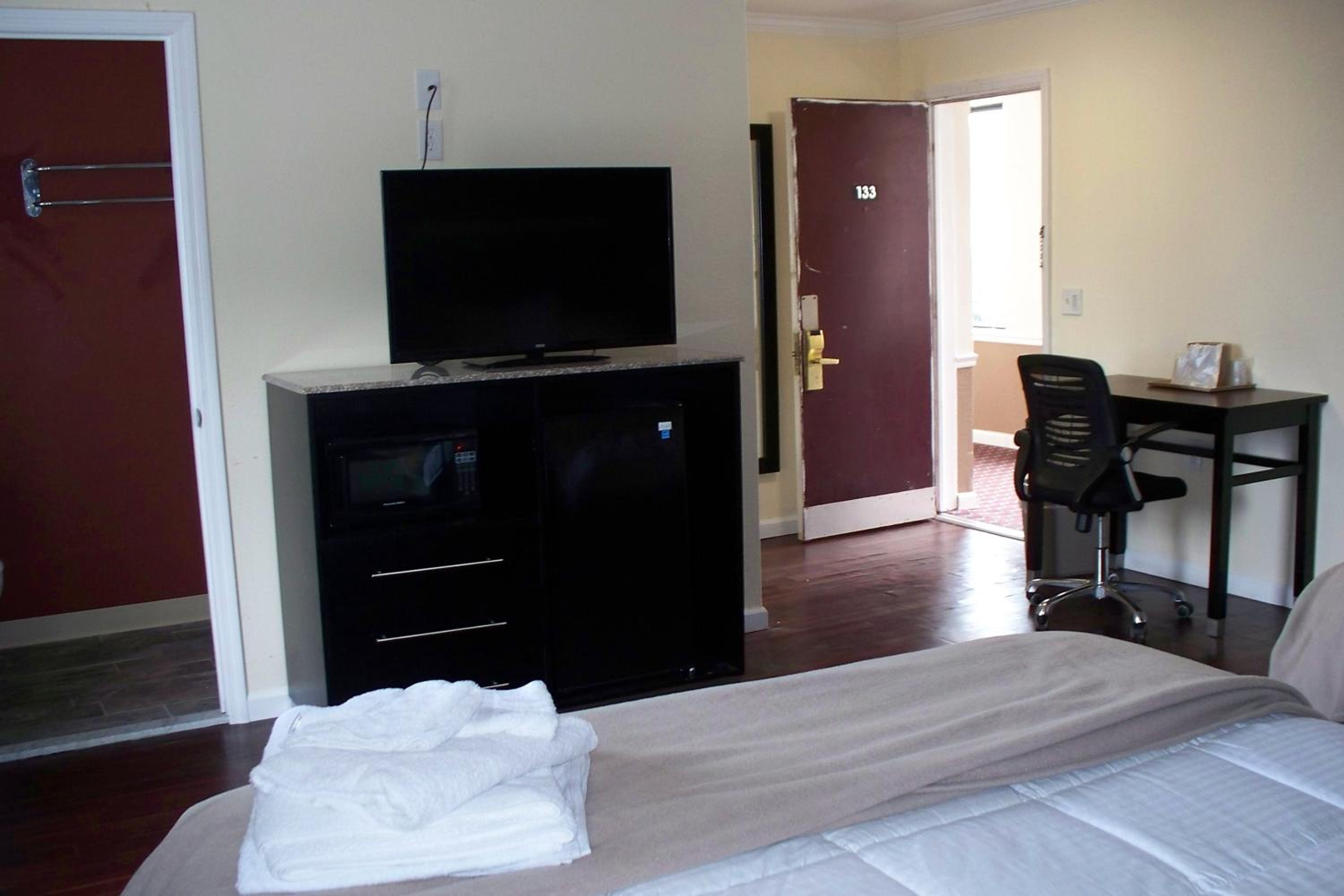 Budget Inn & Suites