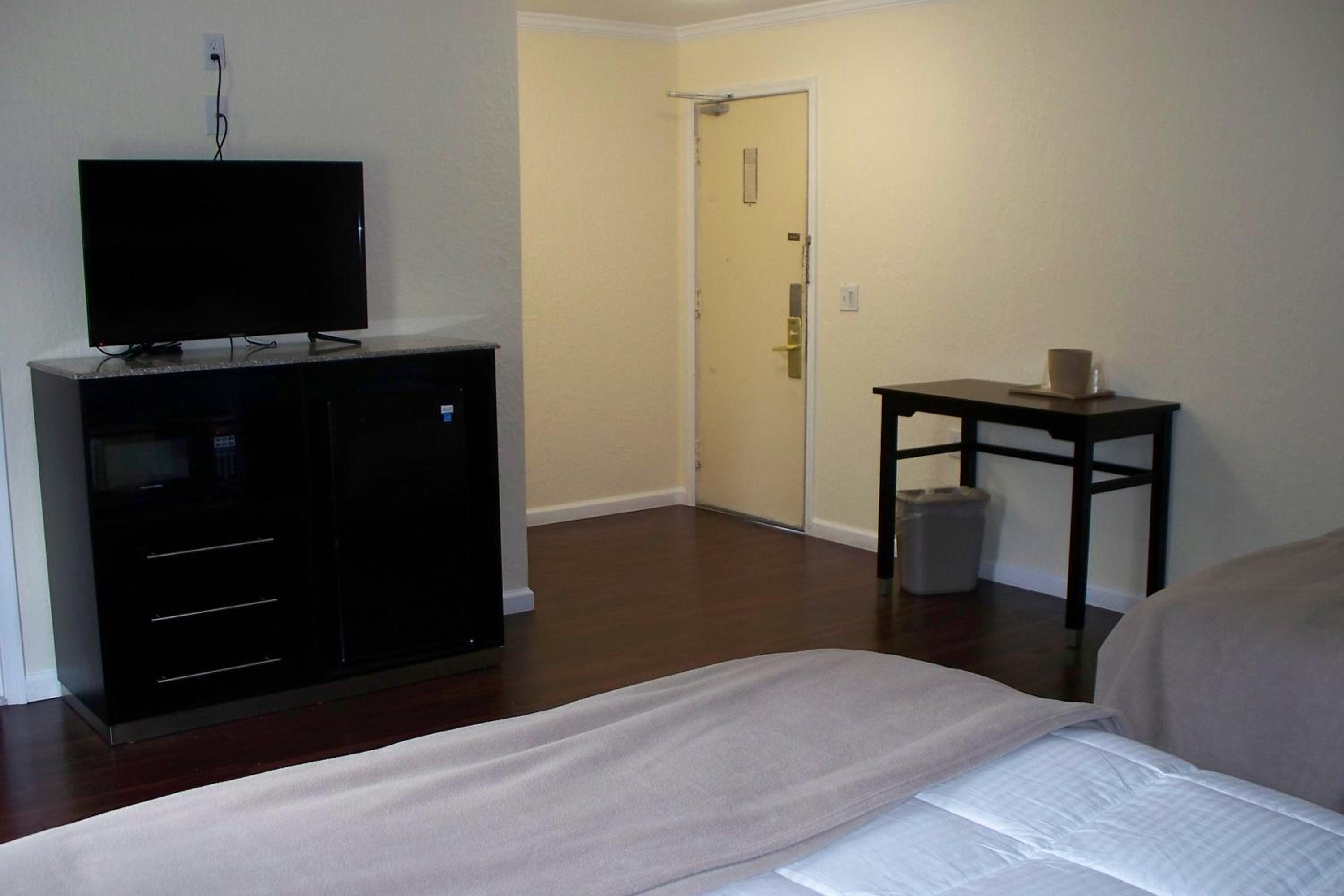 Budget Inn & Suites