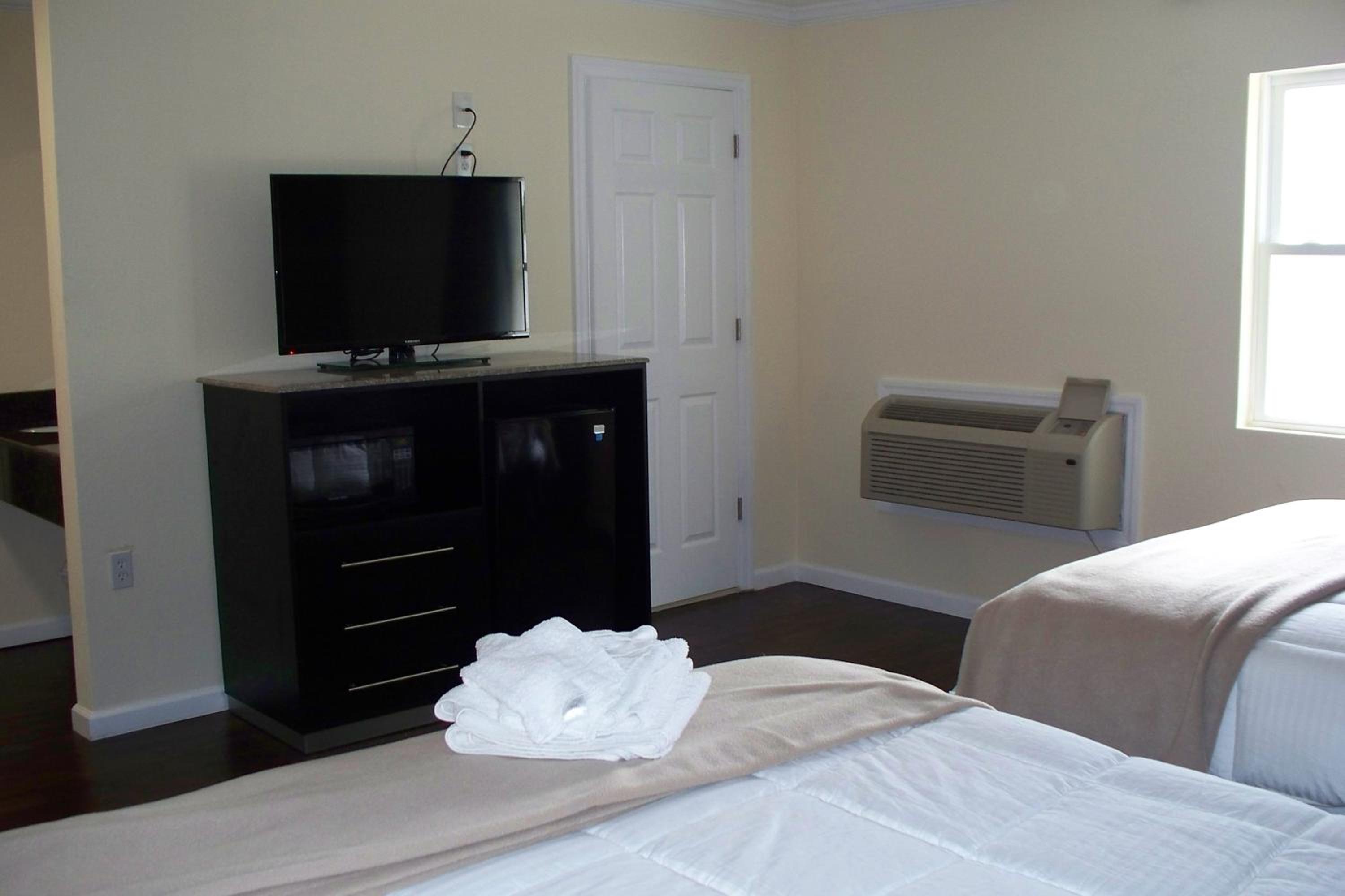 Budget Inn & Suites