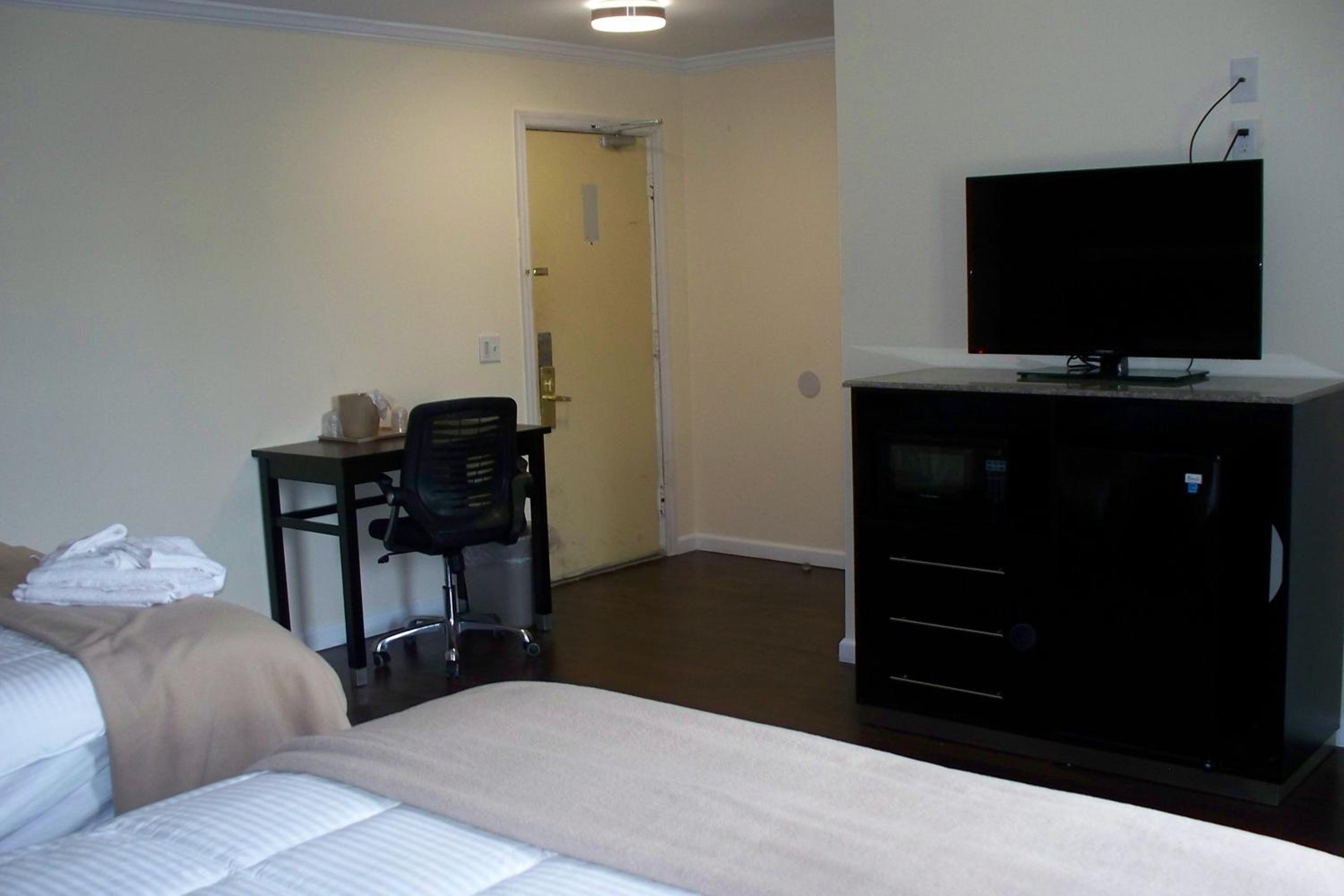 Budget Inn & Suites