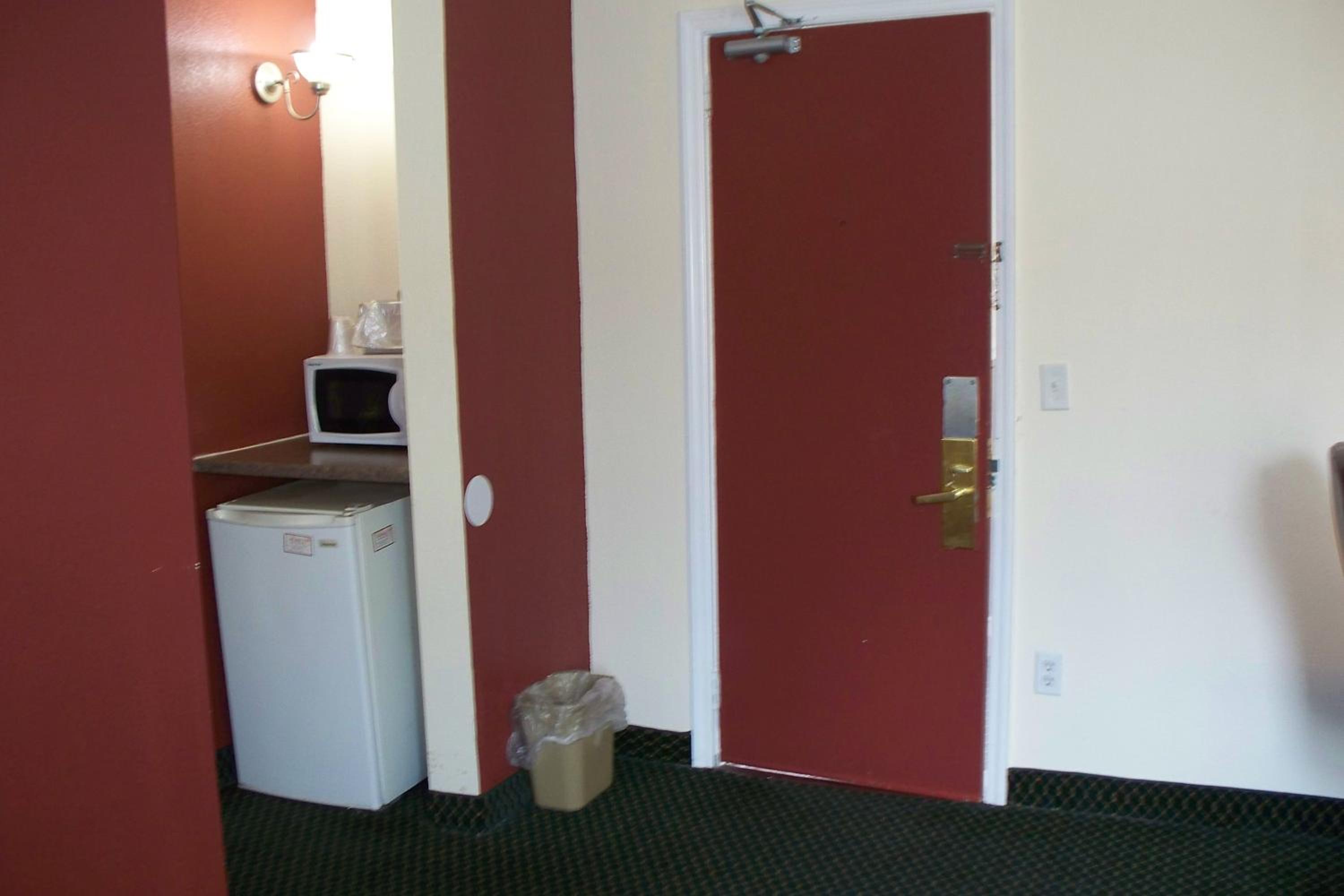 Budget Inn & Suites