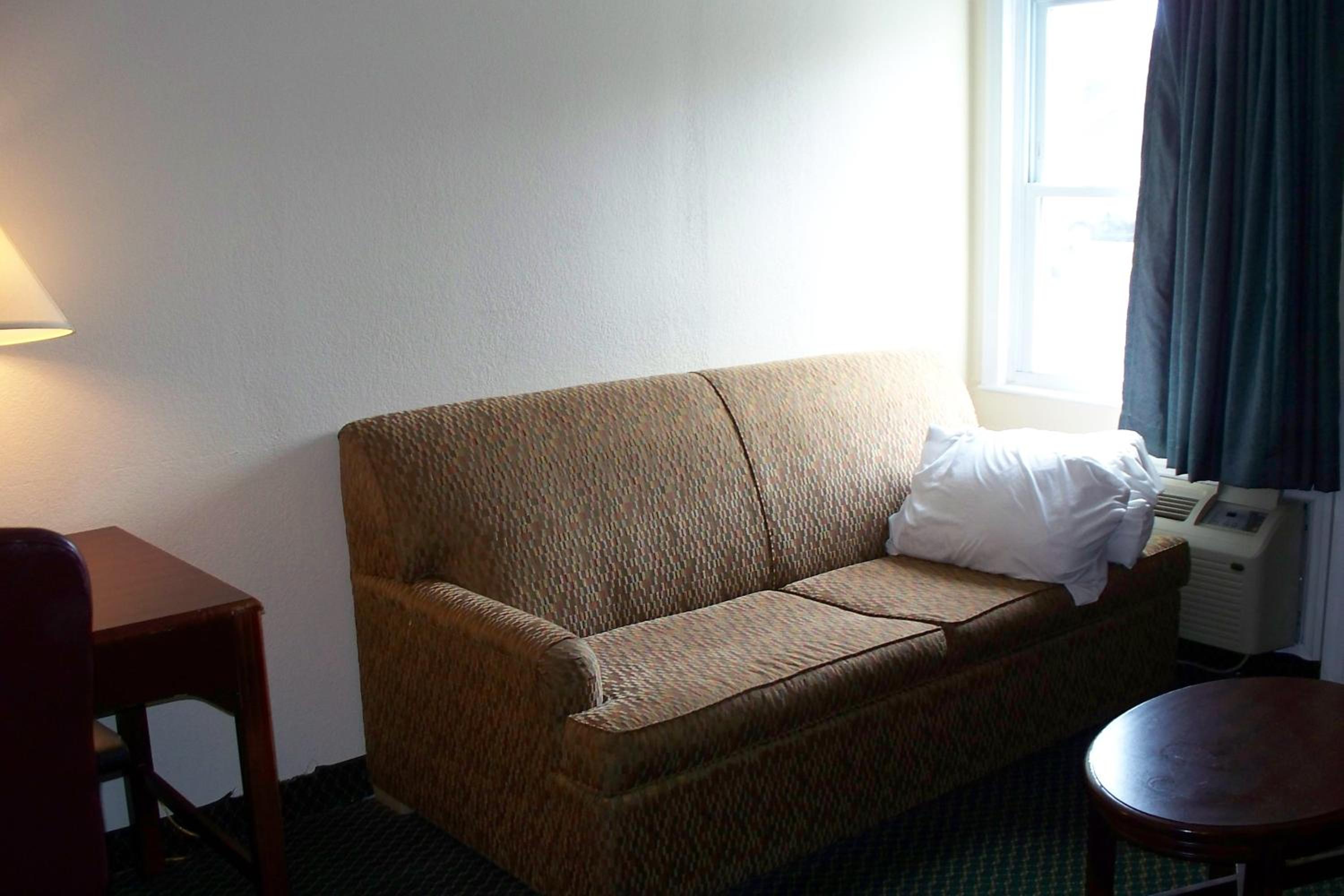 Budget Inn & Suites
