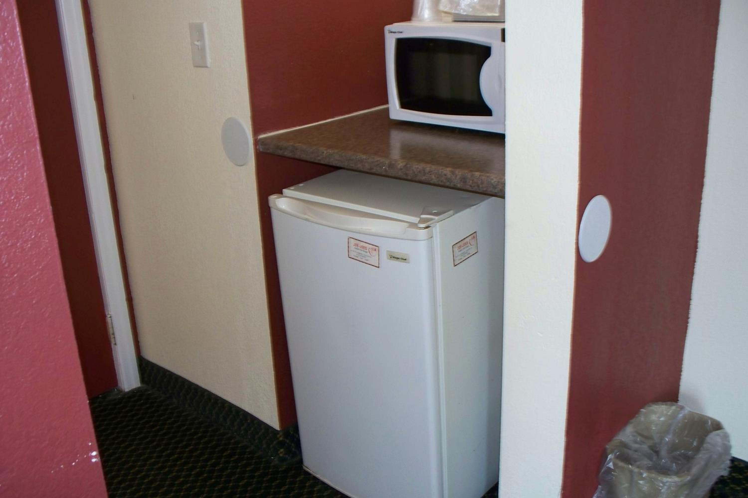 Budget Inn & Suites