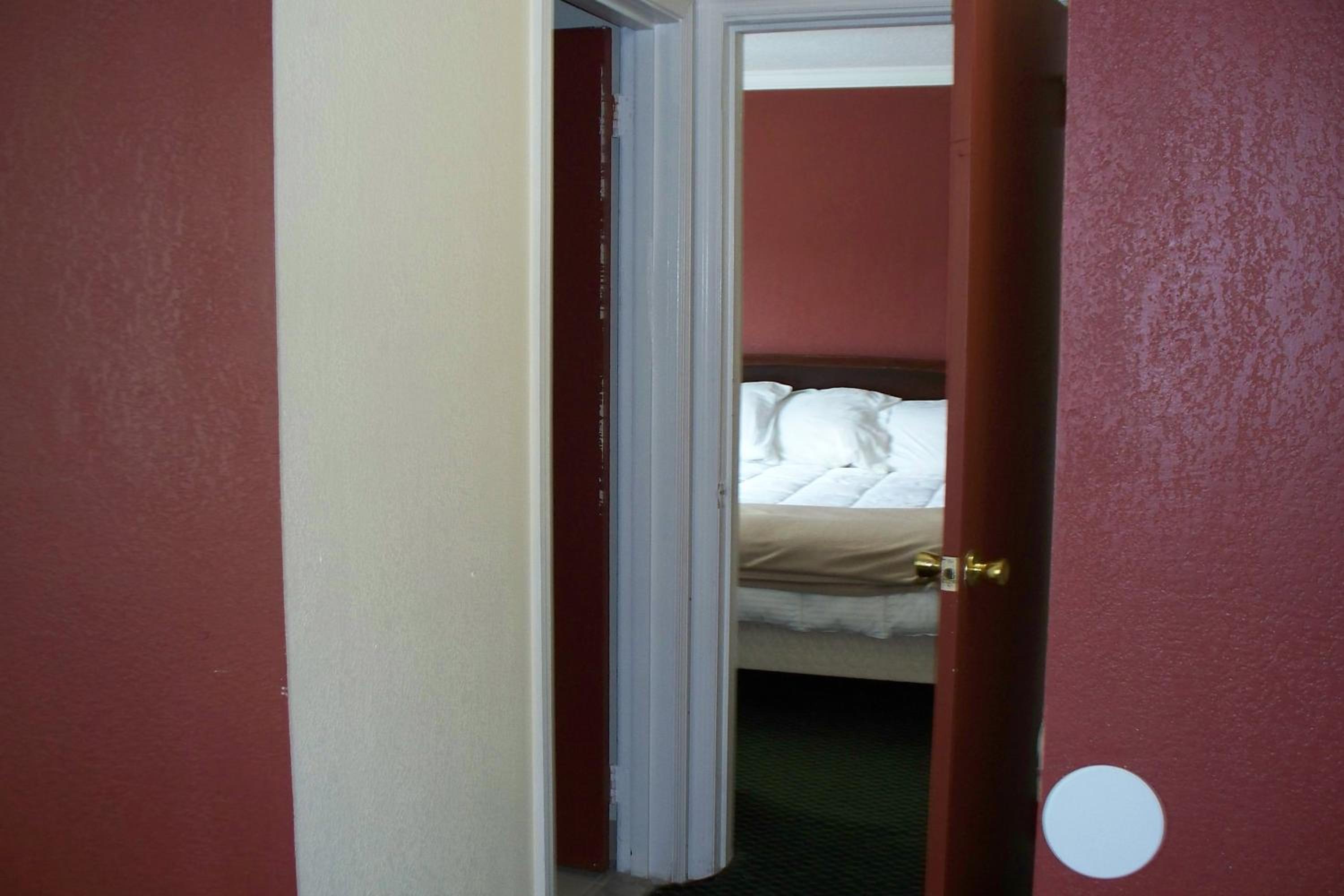Budget Inn & Suites
