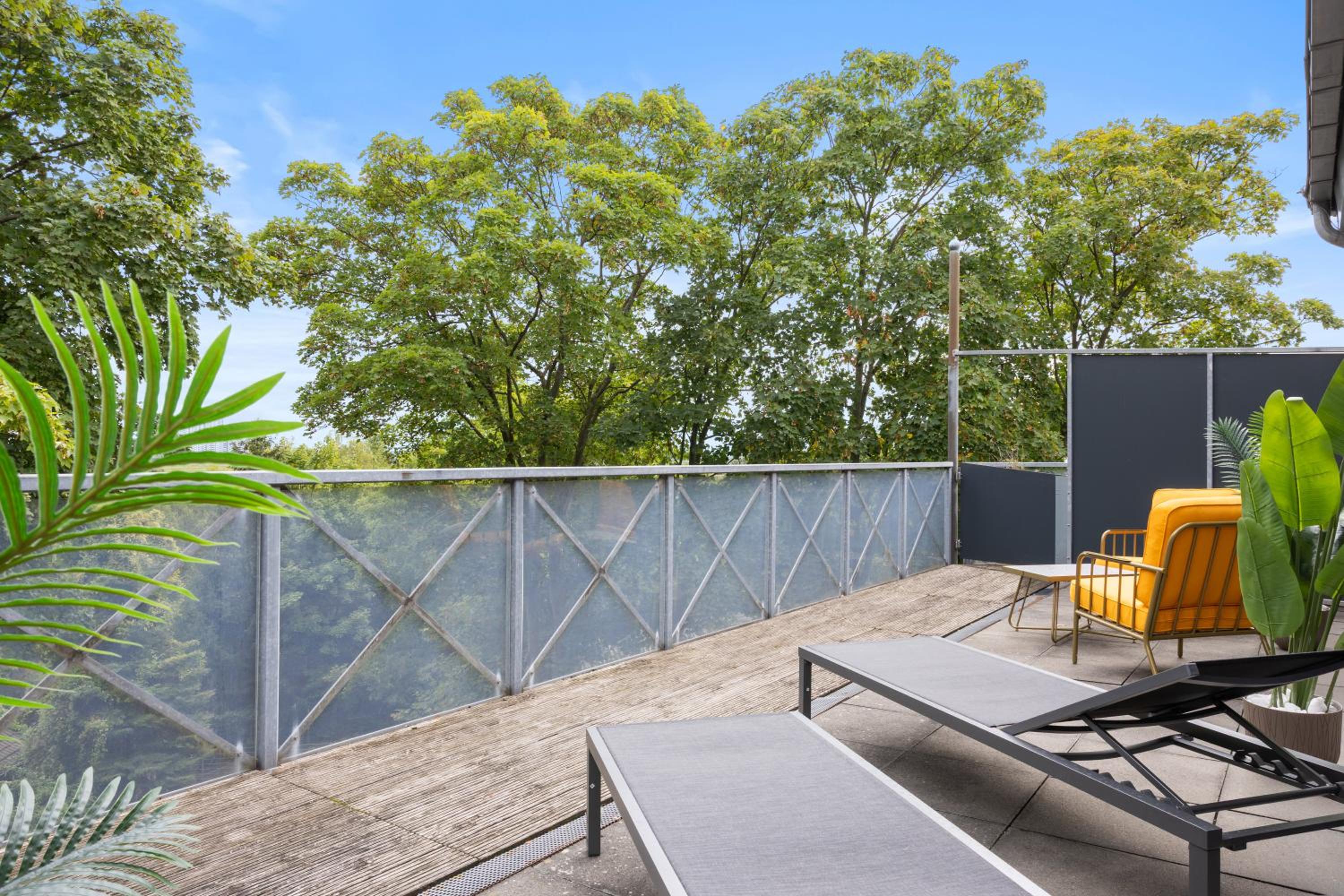 Penthouse Apartment - 10 min to Cologne & Parking