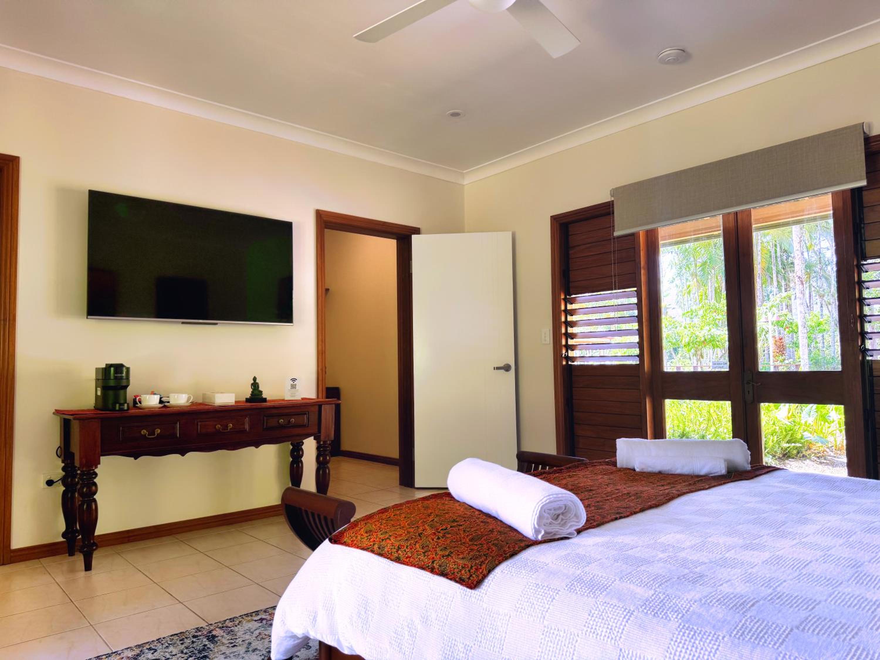 Ahana Hillside - Scenic Stay Near Cairns