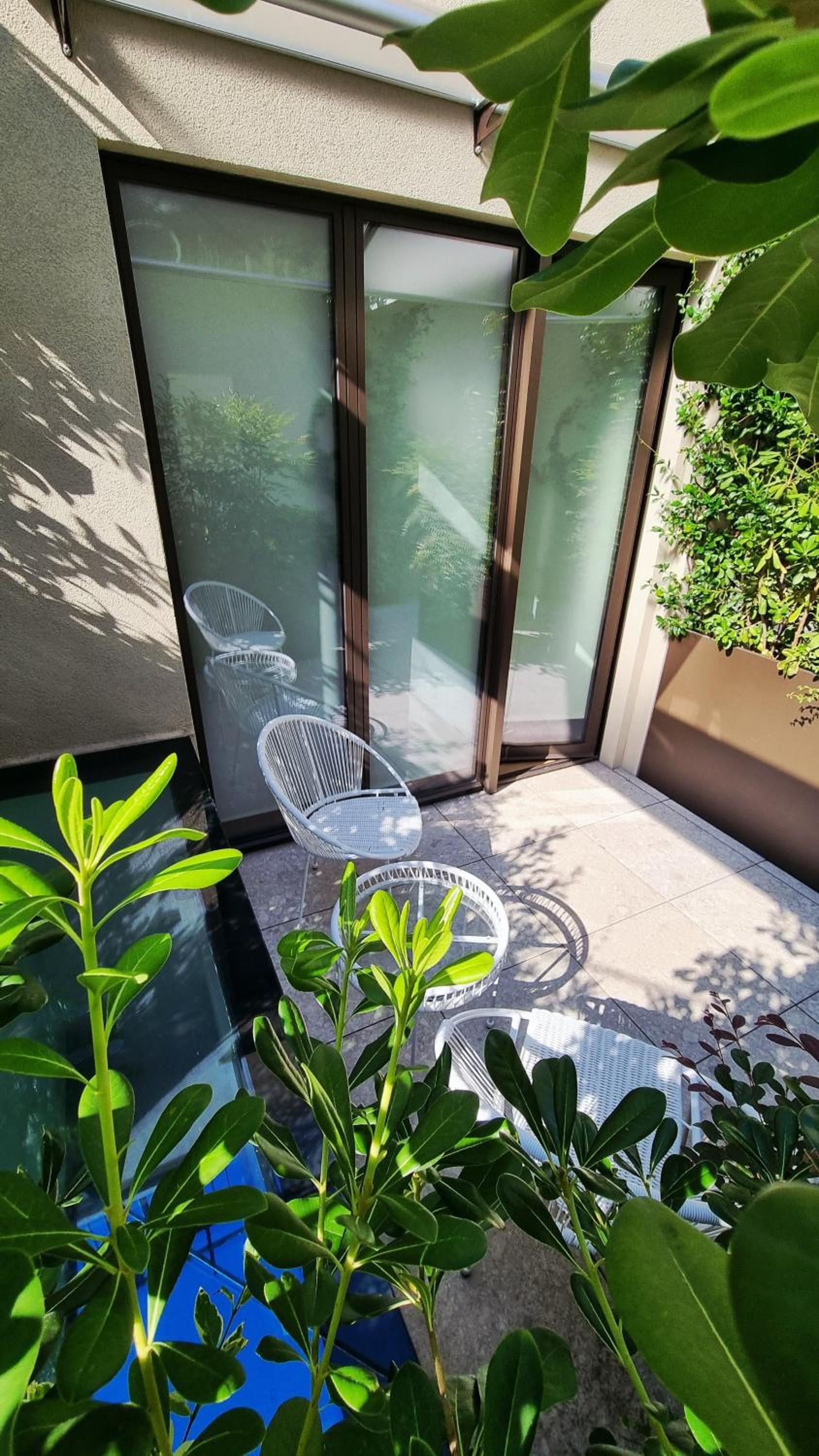 Vytalea - Trilocale moderno con patio e doppi servizi, vicino M4 - Modern apartment 2-Bedroom with Patio & Two Bathrooms, near Metro M4