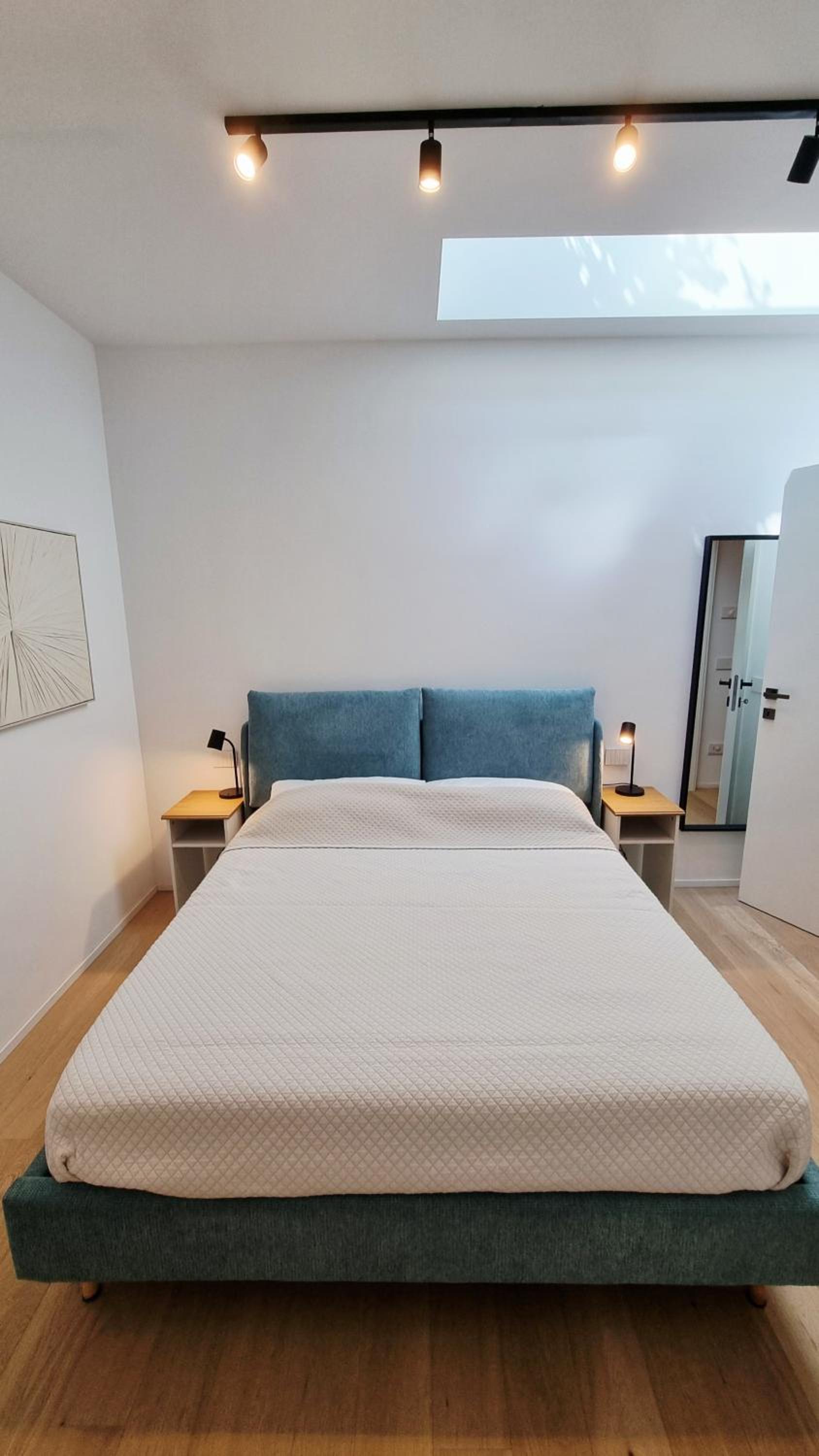 Vytalea - Trilocale moderno con patio e doppi servizi, vicino M4 - Modern apartment 2-Bedroom with Patio & Two Bathrooms, near Metro M4