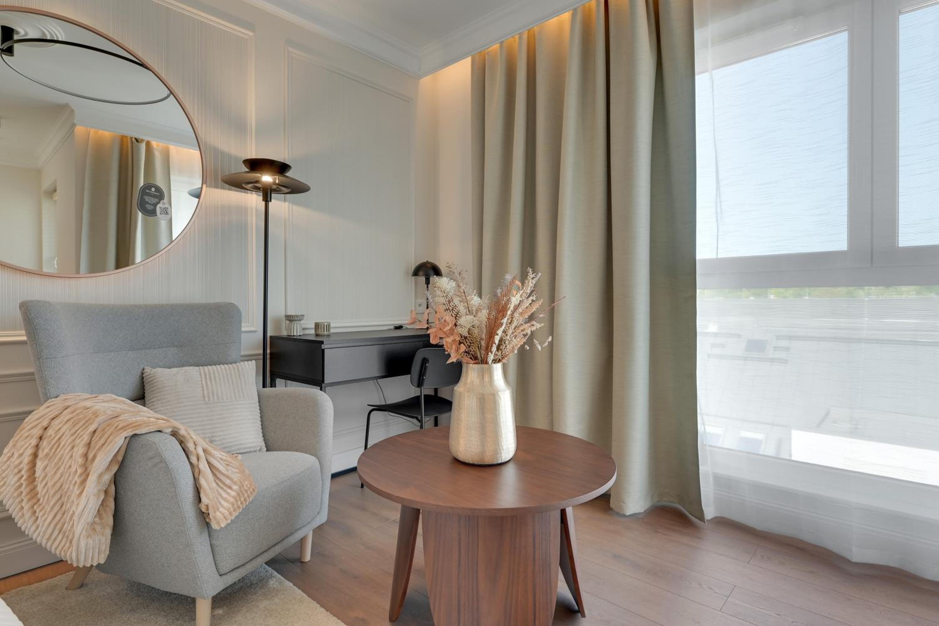 Perspektywa Apartment with balcony by Lion Apartments