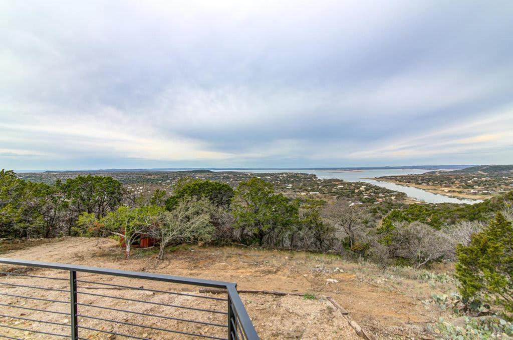 Lake Buchanan Retreat w/Hot-Tub