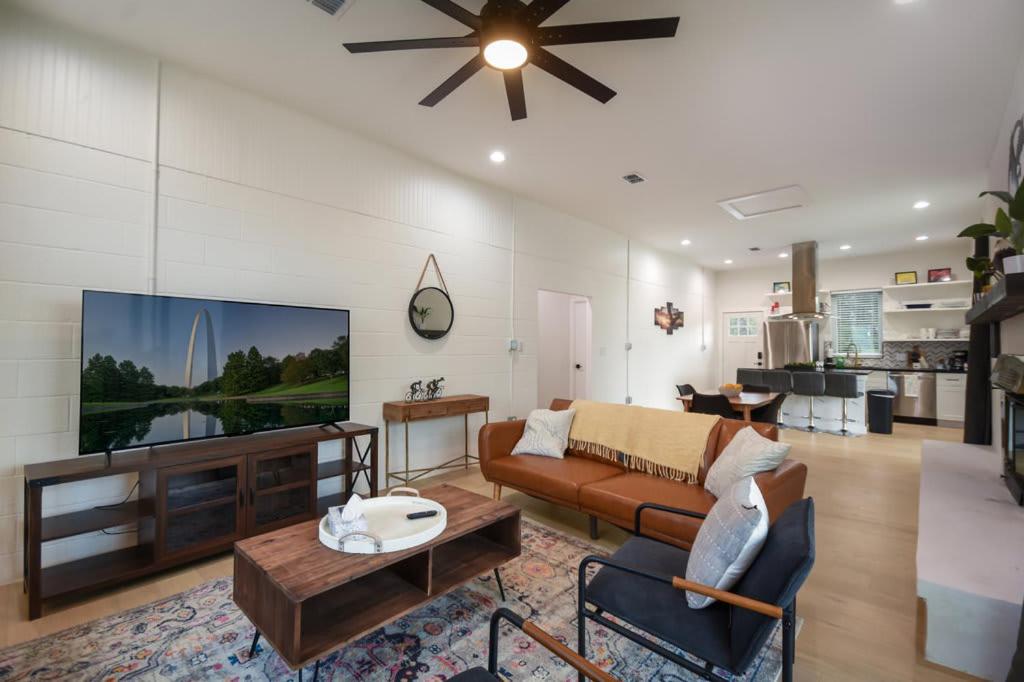 Lake Buchanan Retreat w/Hot-Tub