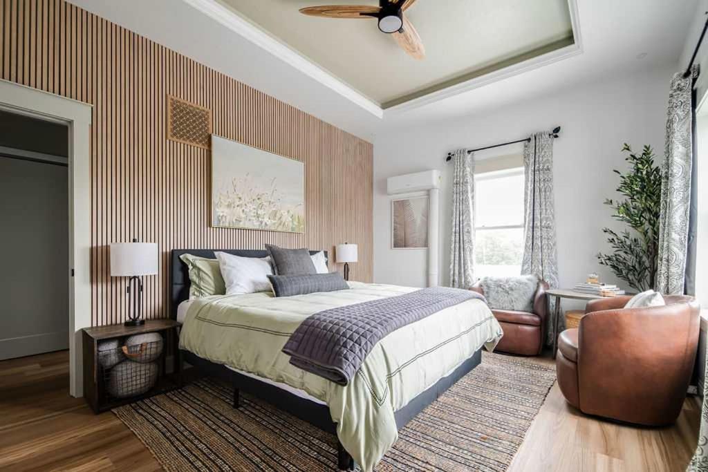 The Bank on Main St - Luxury Historic Suite on Main Street!