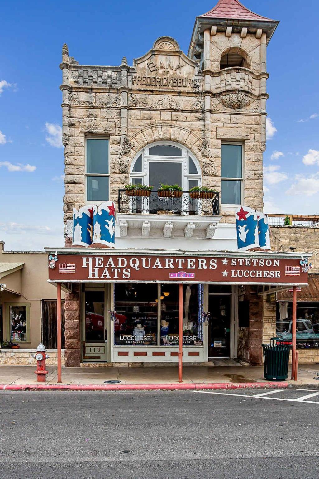The Bank on Main St - Luxury Historic Suite on Main Street!