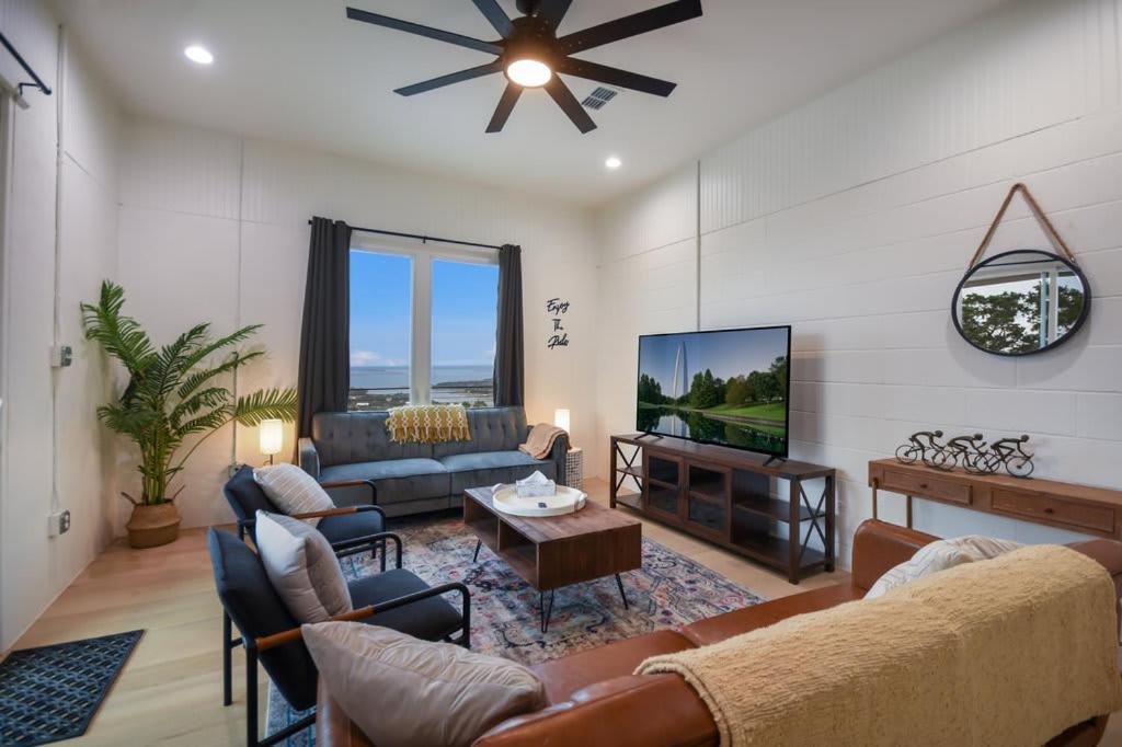 Lake Buchanan Retreat w/Hot-Tub