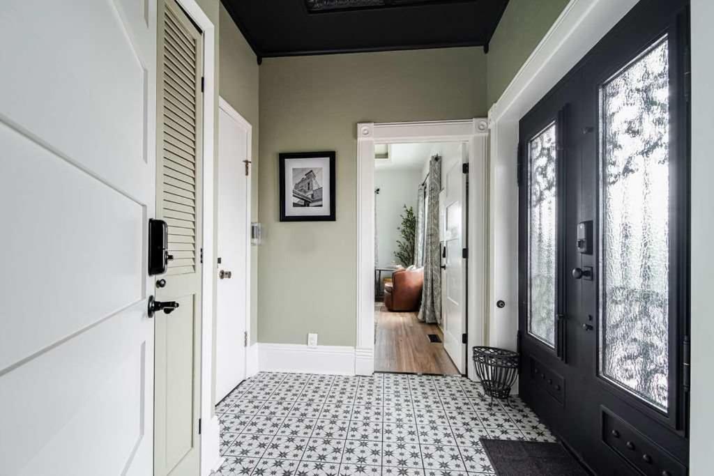 The Bank on Main St - Luxury Historic Suite on Main Street!