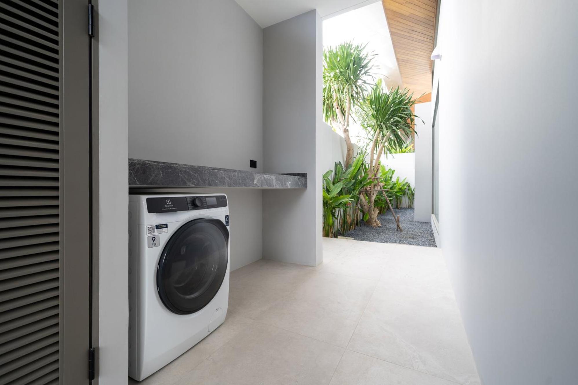 Modern 4BR Private Pool Villa near Bangtao Beach- Zenithy A2 by Warm Plus