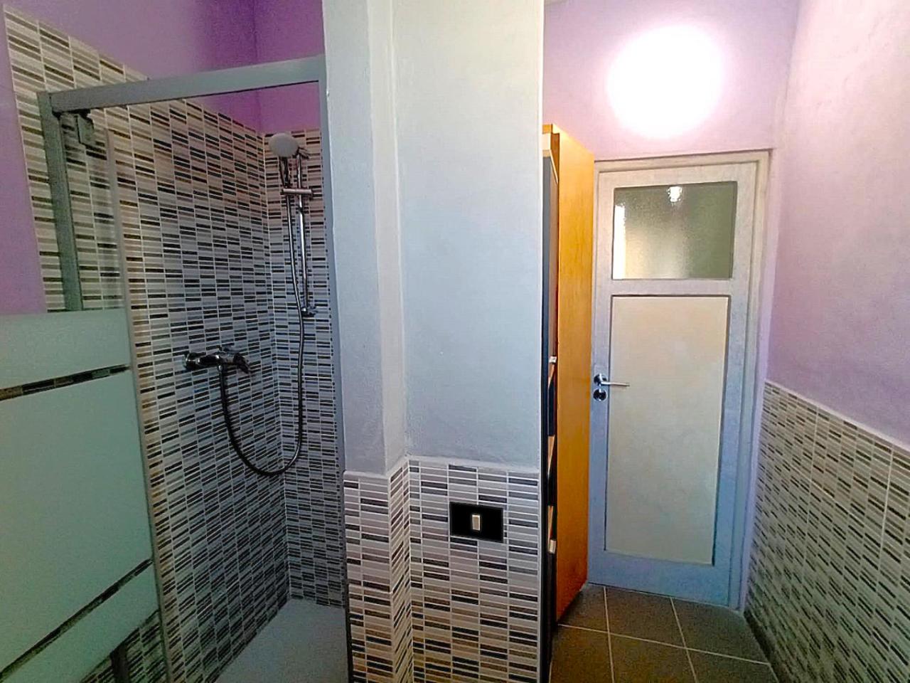 Rombolino Guest House -Free Parking - Vicino al PalaLivorno 
