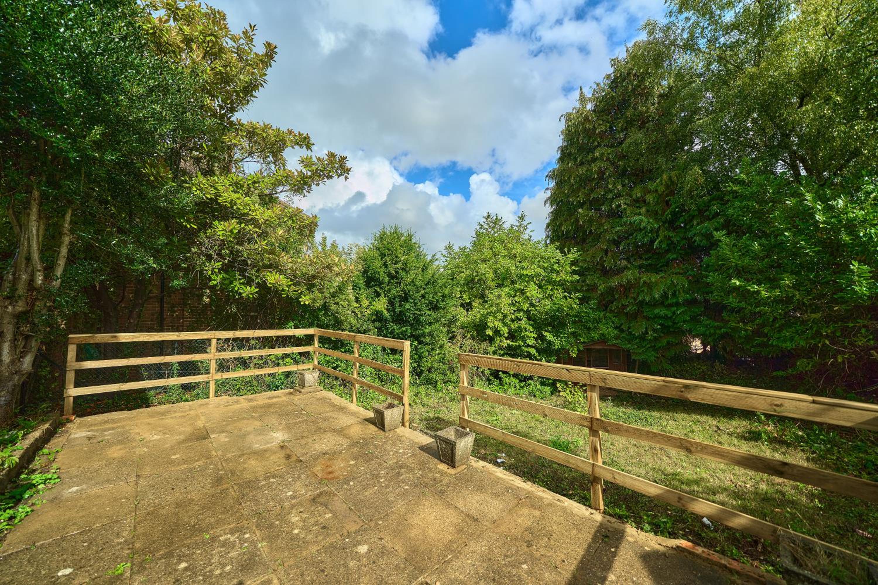 Spacious 4-Bedroom House in High Wycombe with Parking Fast WiFi