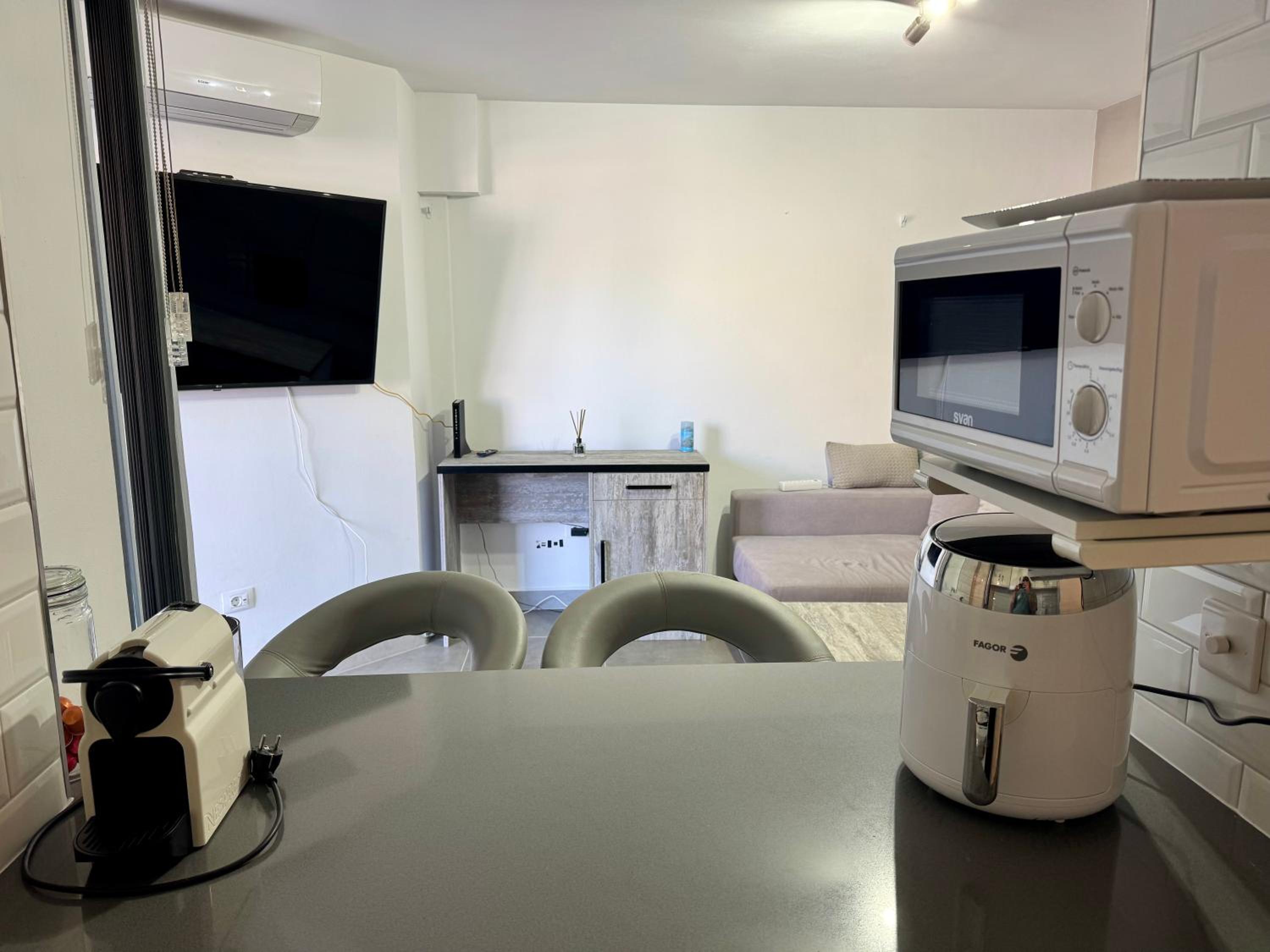 Vibrant Seaside Apartment in Central Los Cristianos
