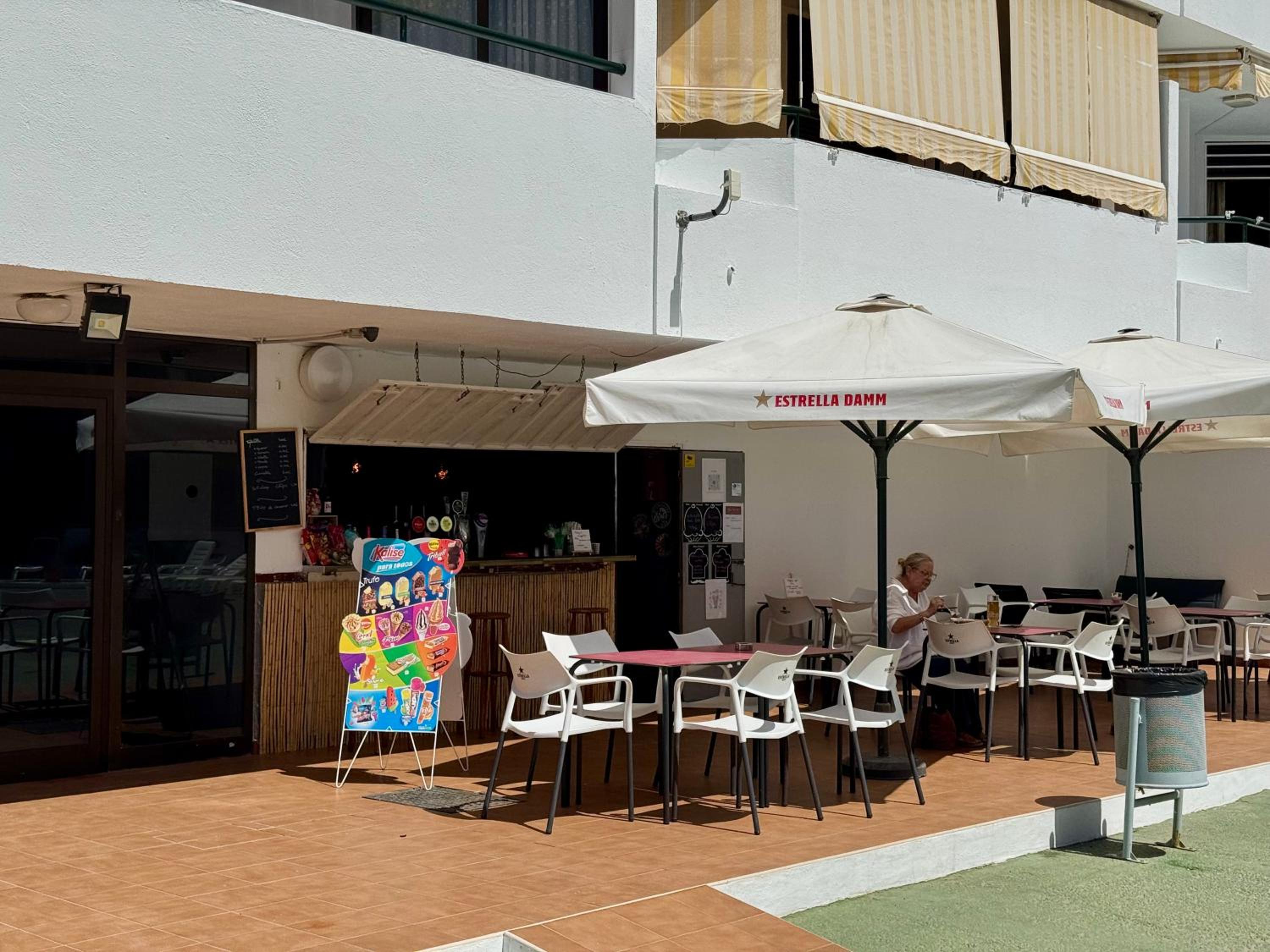 Vibrant Seaside Apartment in Central Los Cristianos