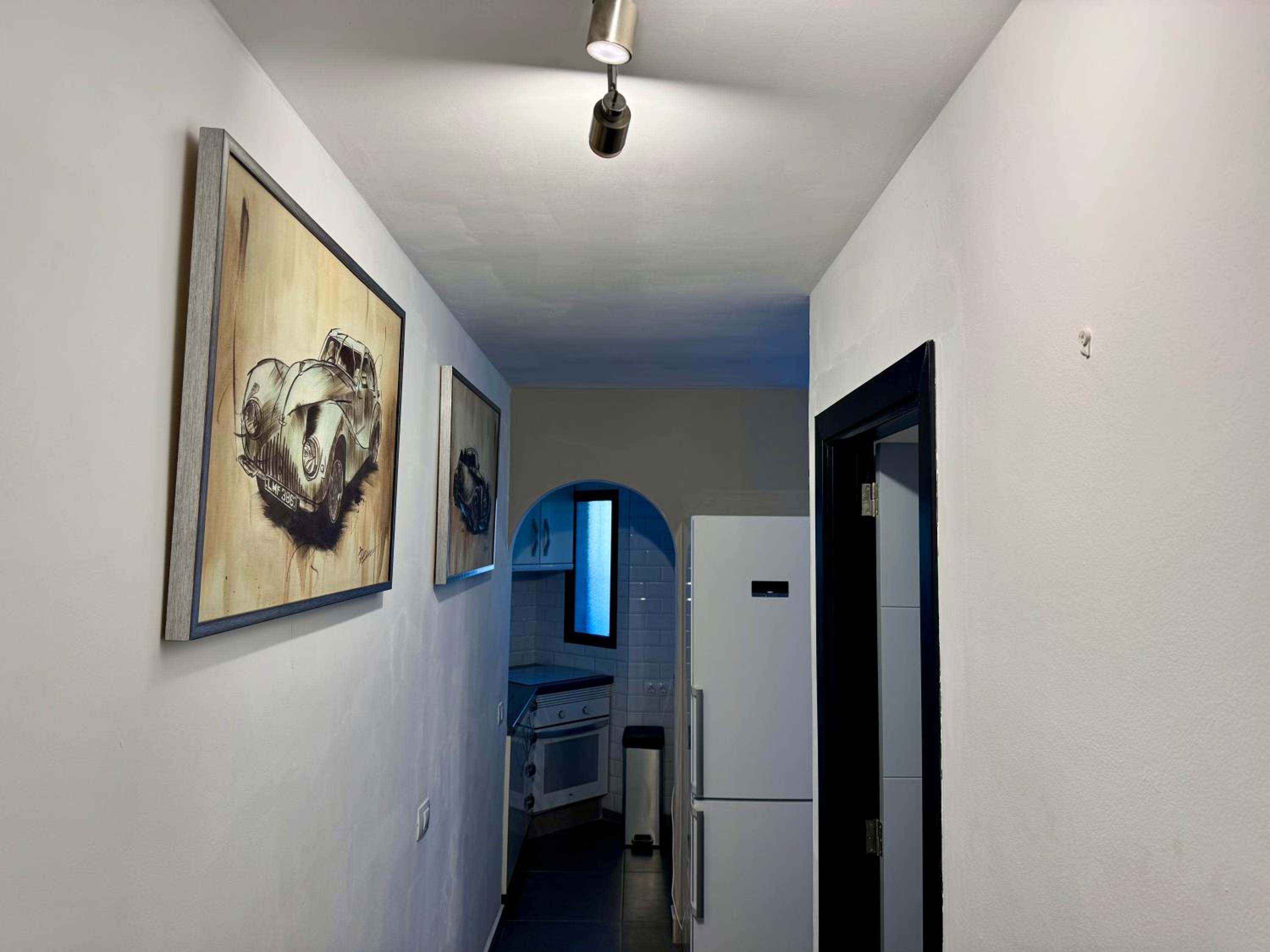 Vibrant Seaside Apartment in Central Los Cristianos