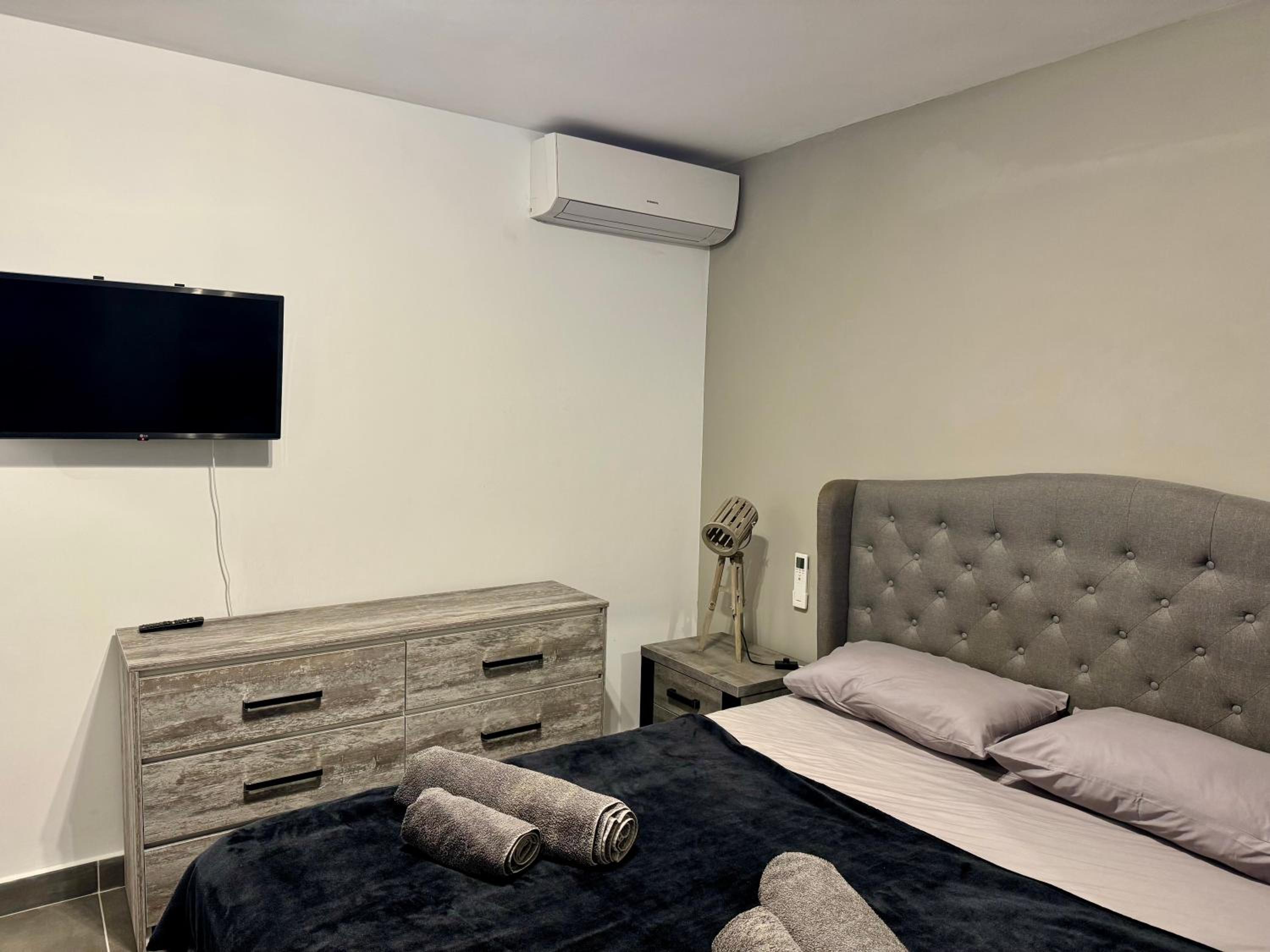 Vibrant Seaside Apartment in Central Los Cristianos