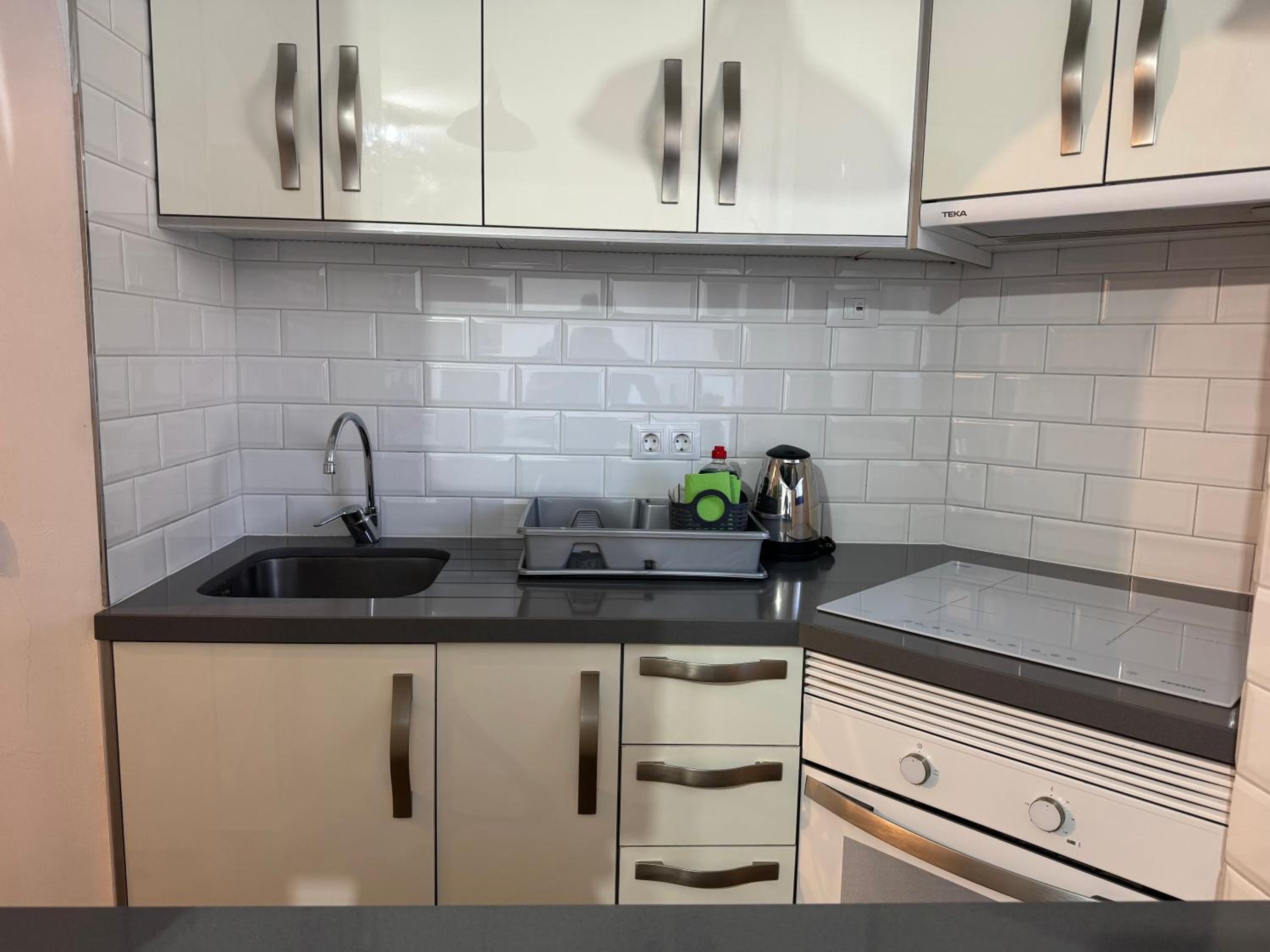 Vibrant Seaside Apartment in Central Los Cristianos