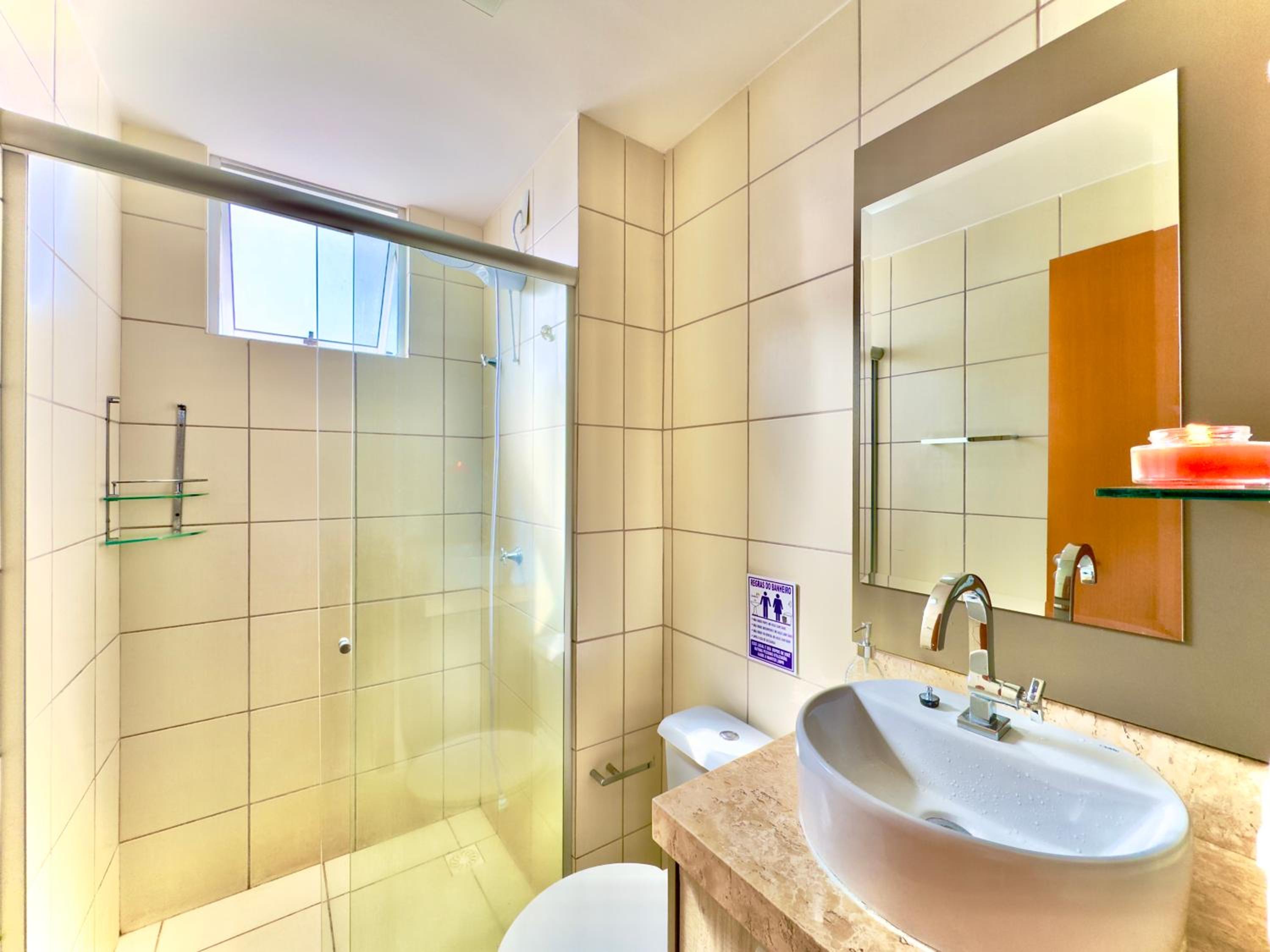 Apartamento a 400M PRAIA com PISCINA sacada com CHURRASQUEIRA privativa Wi-Fi Portaria 24h PLAYGROUND INFANTIL Quadra de esportes e vaga privativa de GARAG