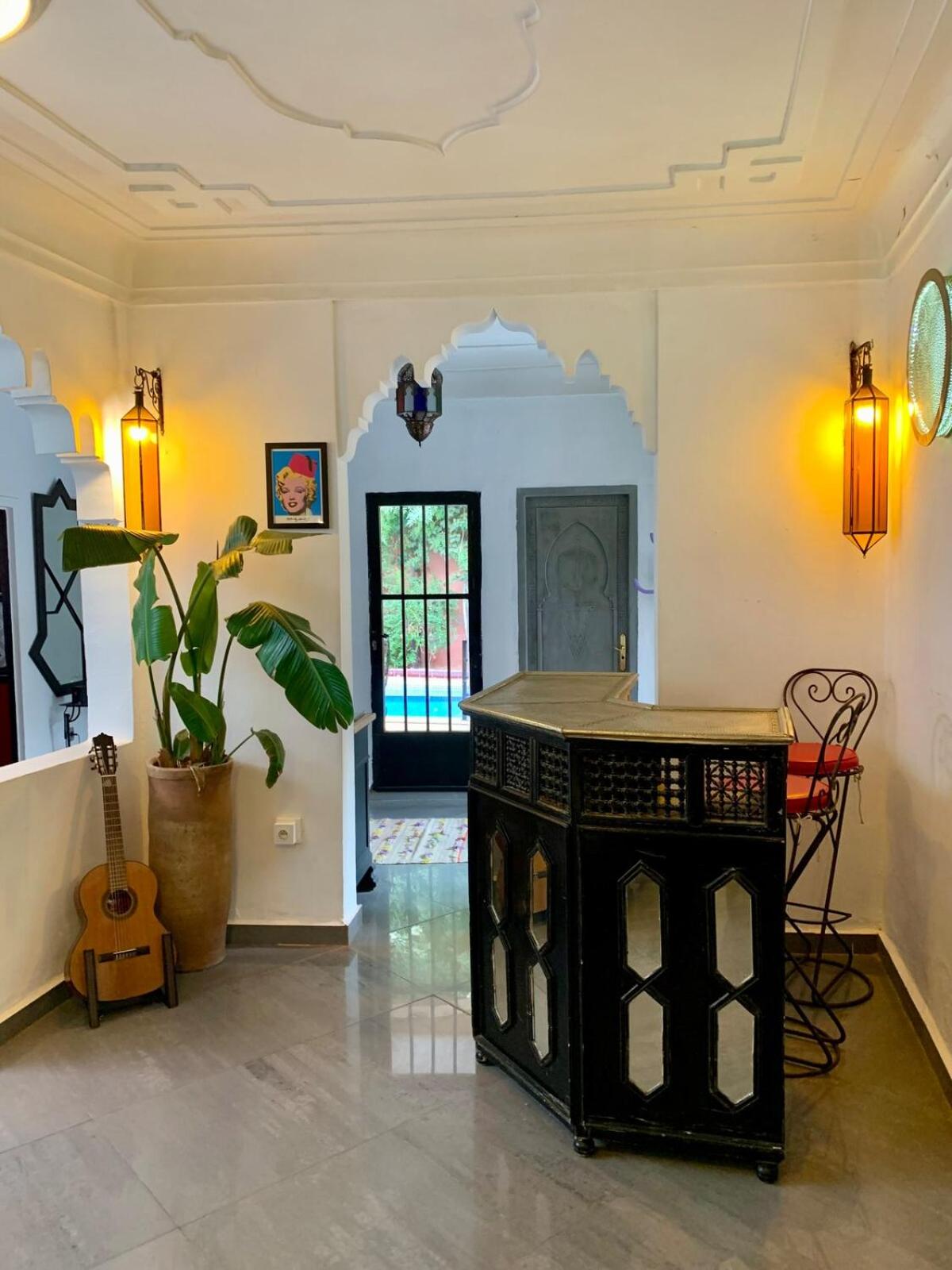 Villa with Private Pool and Garden, Fast Wi-Fi