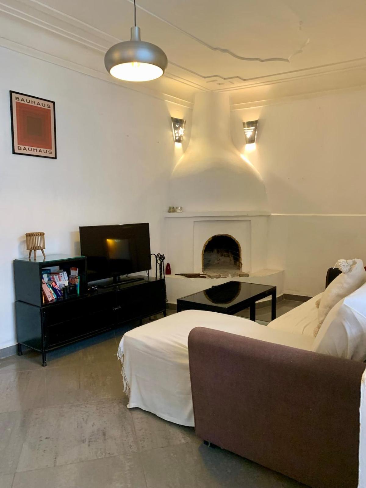 Villa with Private Pool and Garden, Fast Wi-Fi