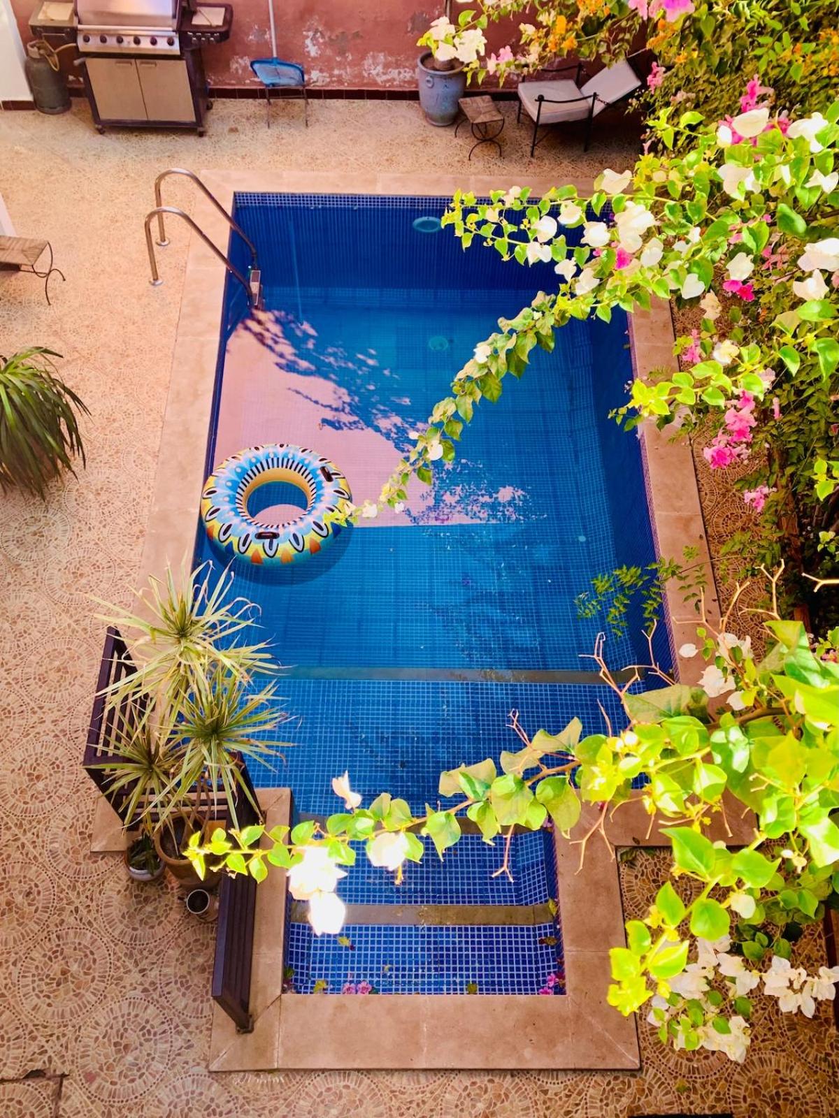 Villa with Private Pool and Garden, Fast Wi-Fi