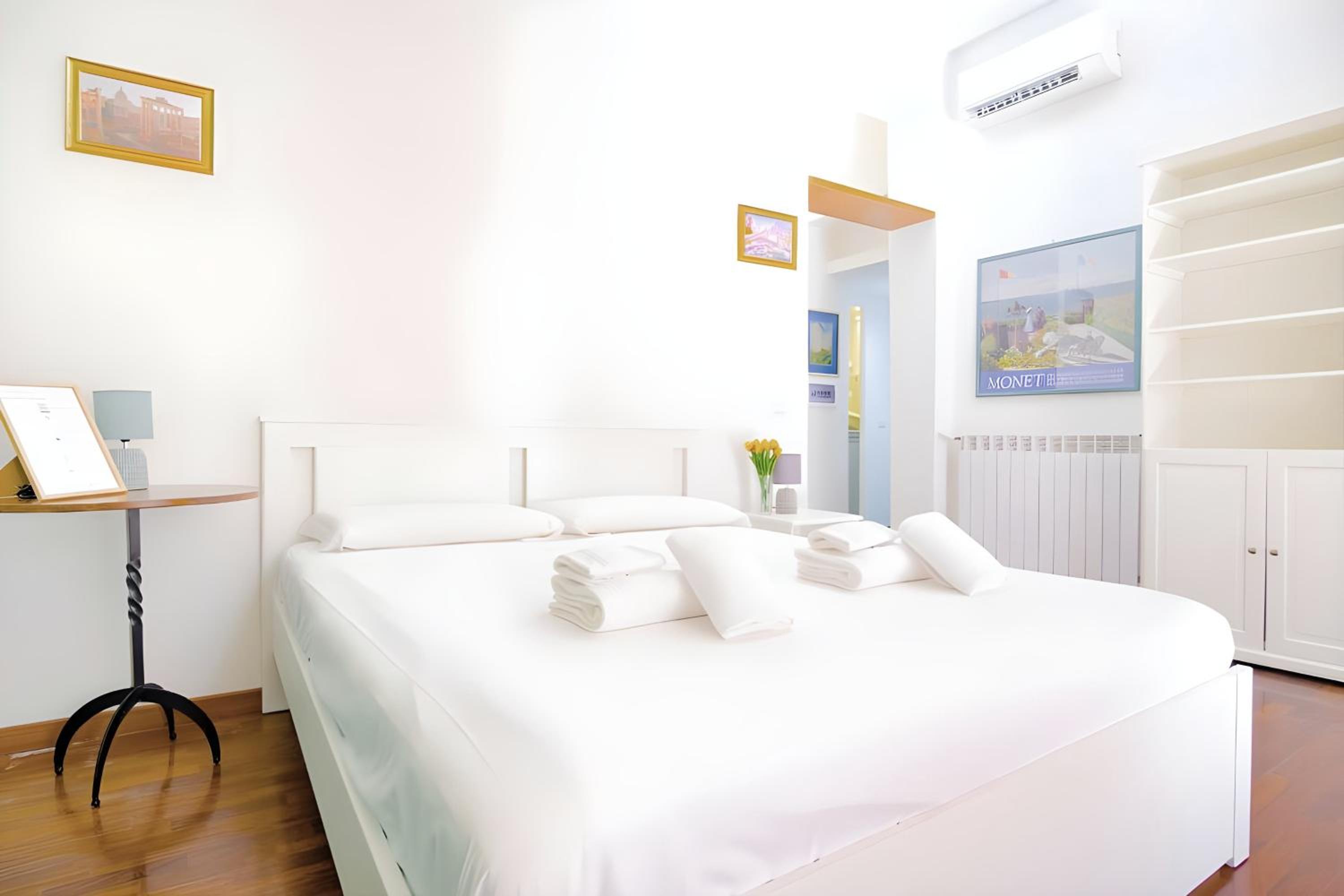 Elegantis Veniero Suite Apartment - 1 Minute Walk to Vatican Museums