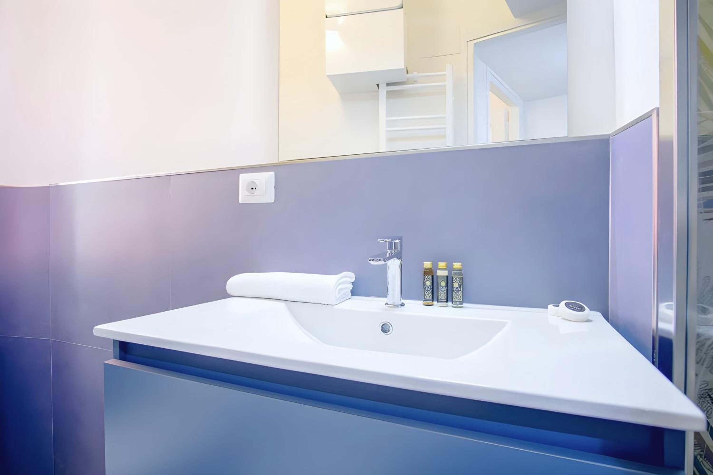 Elegantis Veniero Suite Apartment - 1 Minute Walk to Vatican Museums