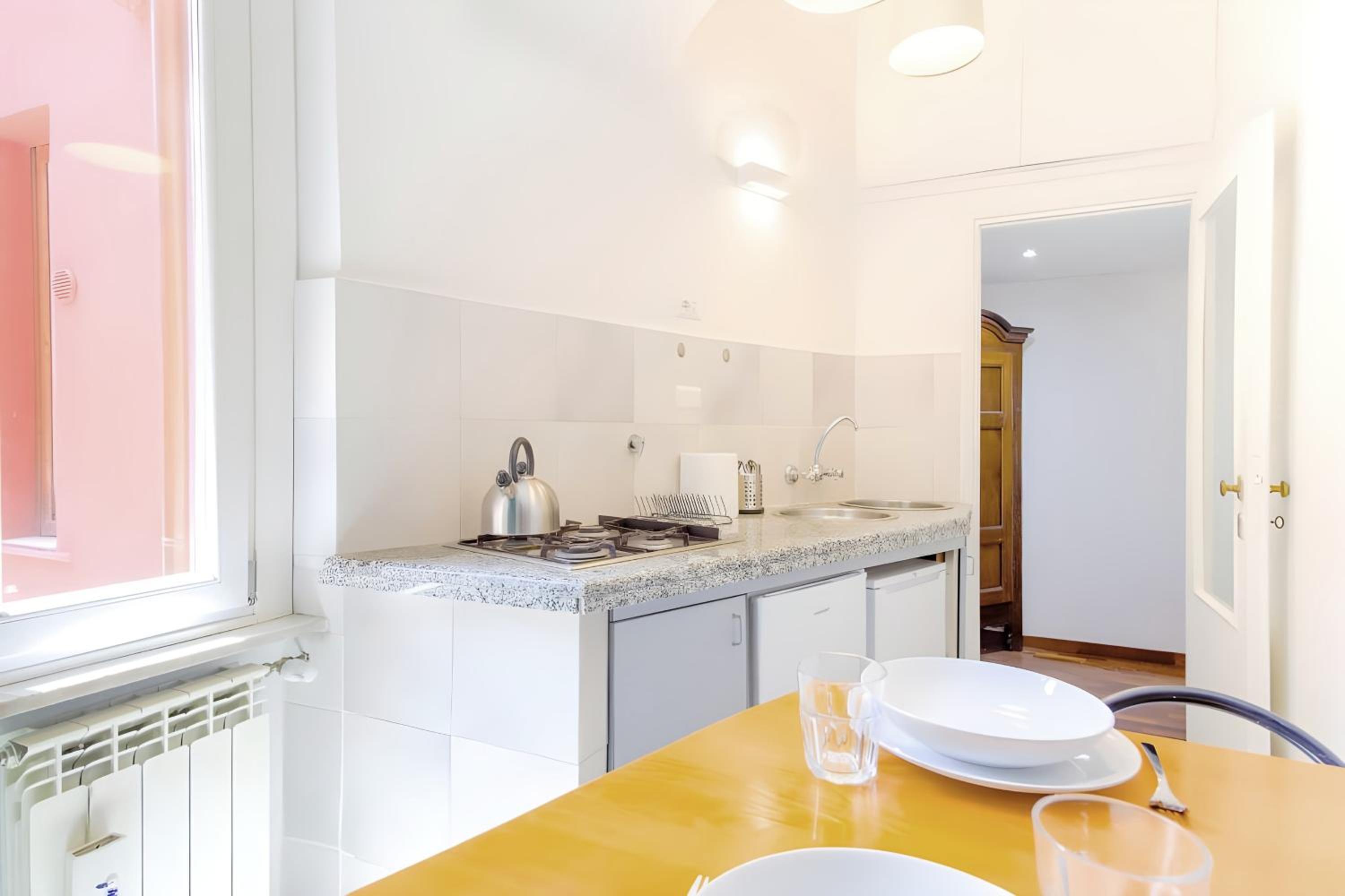 Elegantis Veniero Suite Apartment - 1 Minute Walk to Vatican Museums