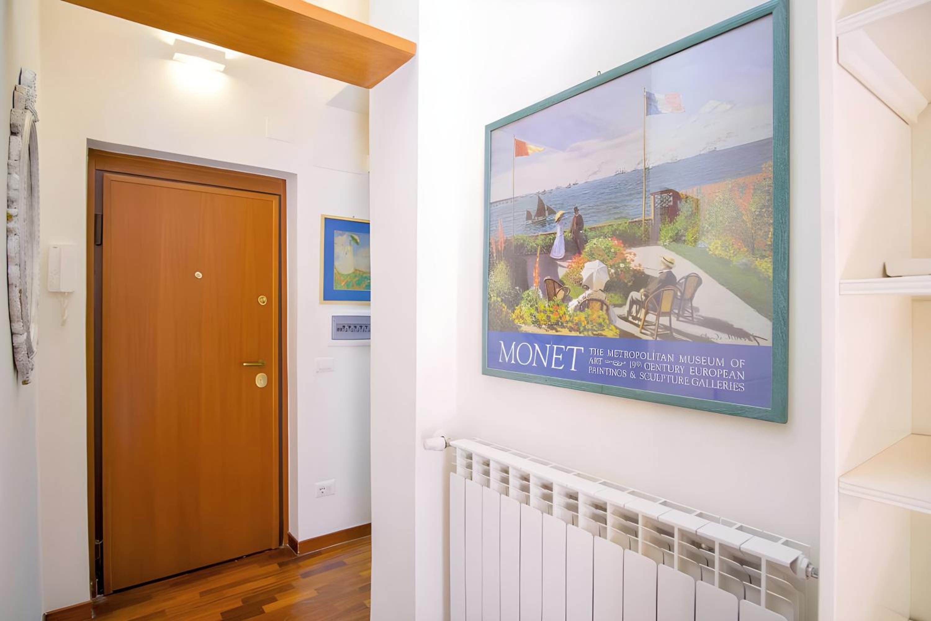 Elegantis Veniero Suite Apartment - 1 Minute Walk to Vatican Museums