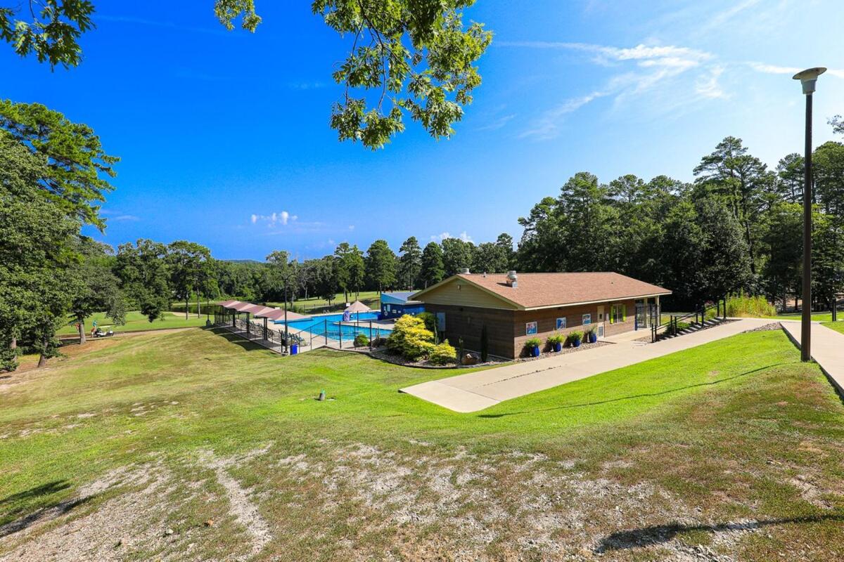 Cheerful Hot Springs Village Condo