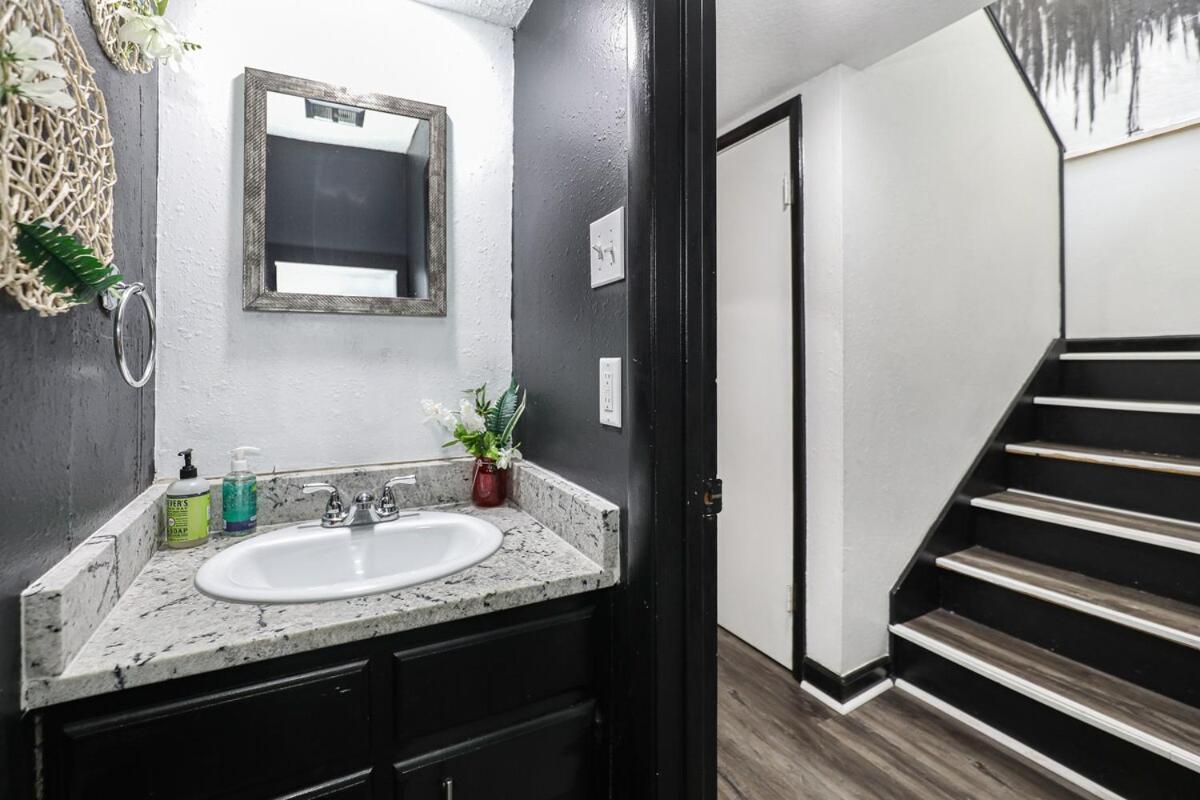 Cheerful Hot Springs Village Condo
