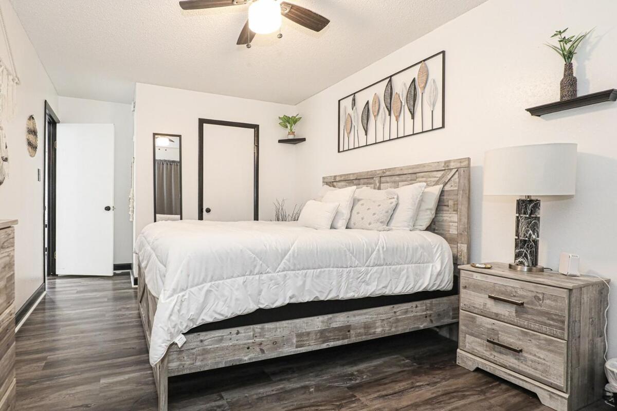 Cheerful Hot Springs Village Condo