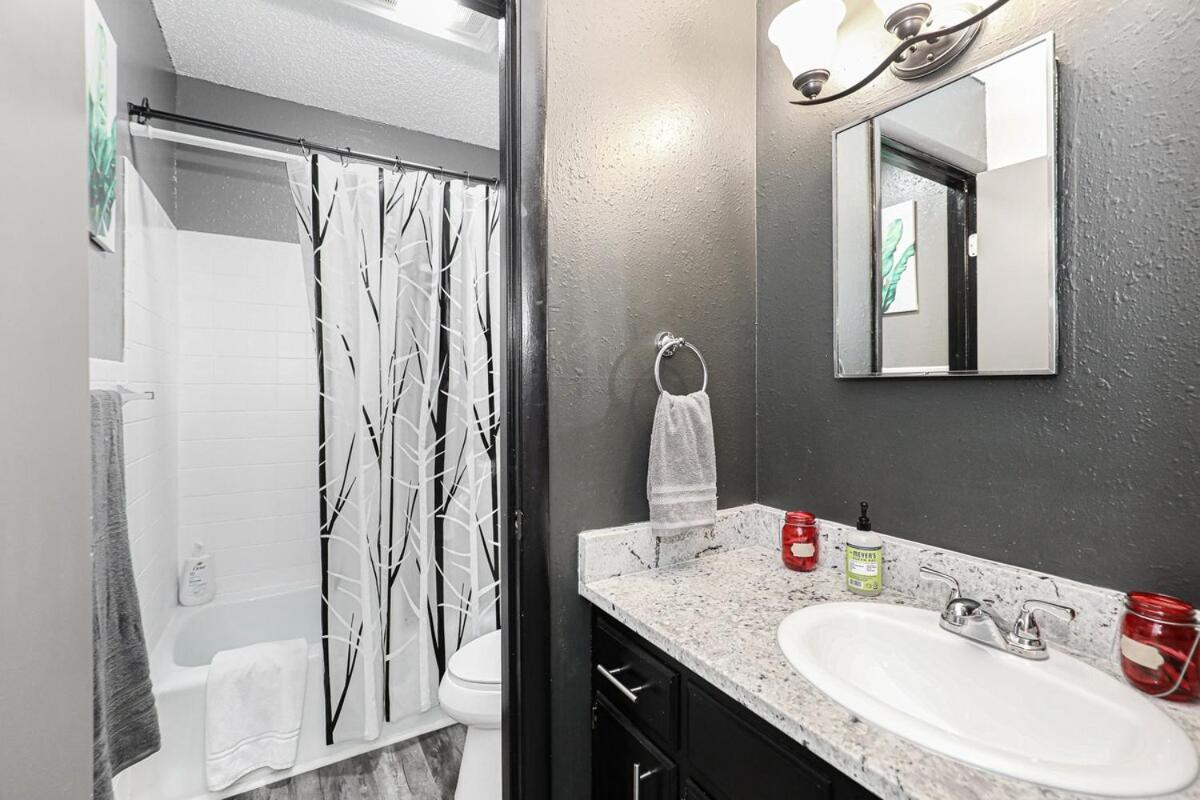 Cheerful Hot Springs Village Condo