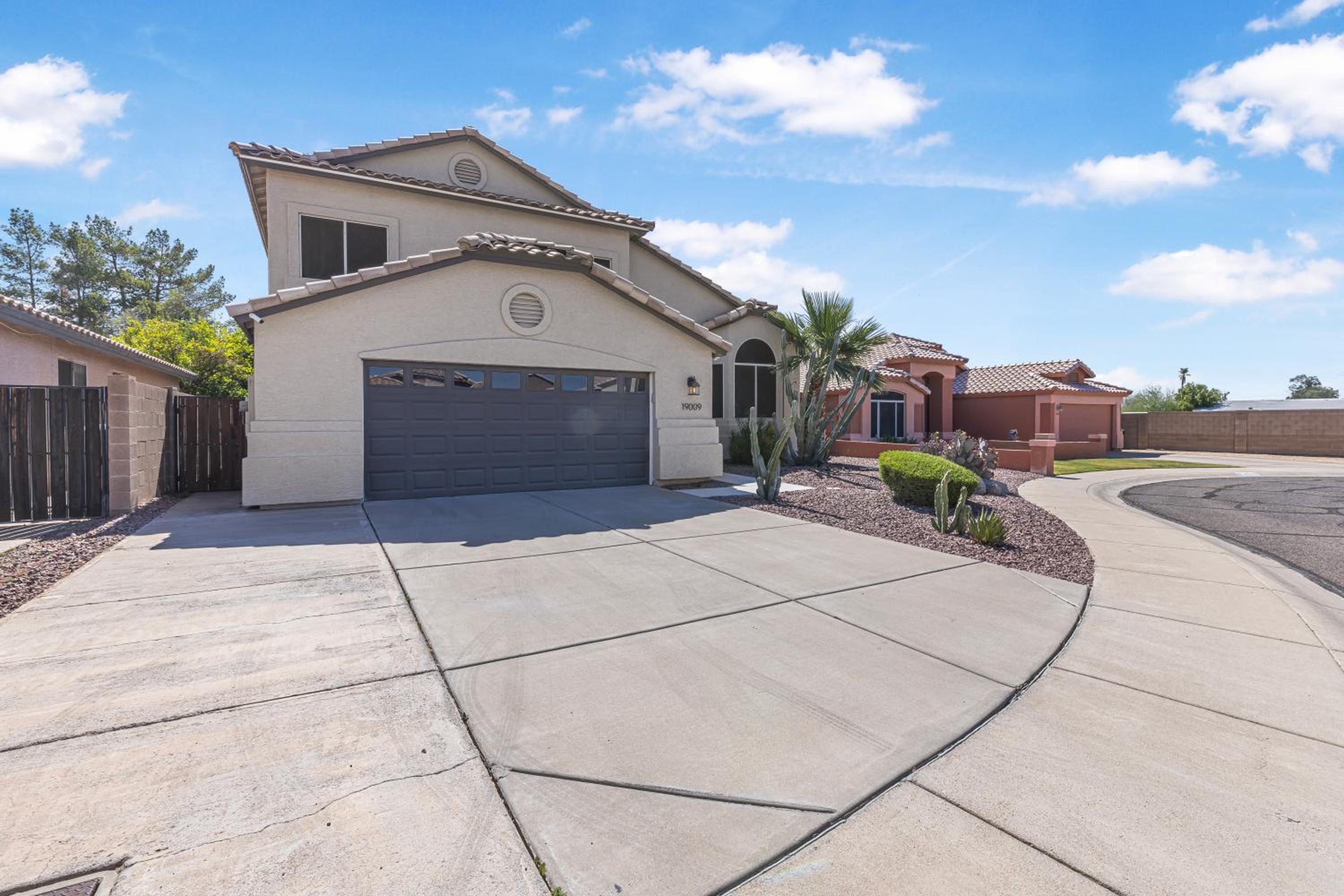 Sparkling Saltwater Pool - Spa - Firepit - WiFi - 4BR 3BA - Near Top Golf Courses