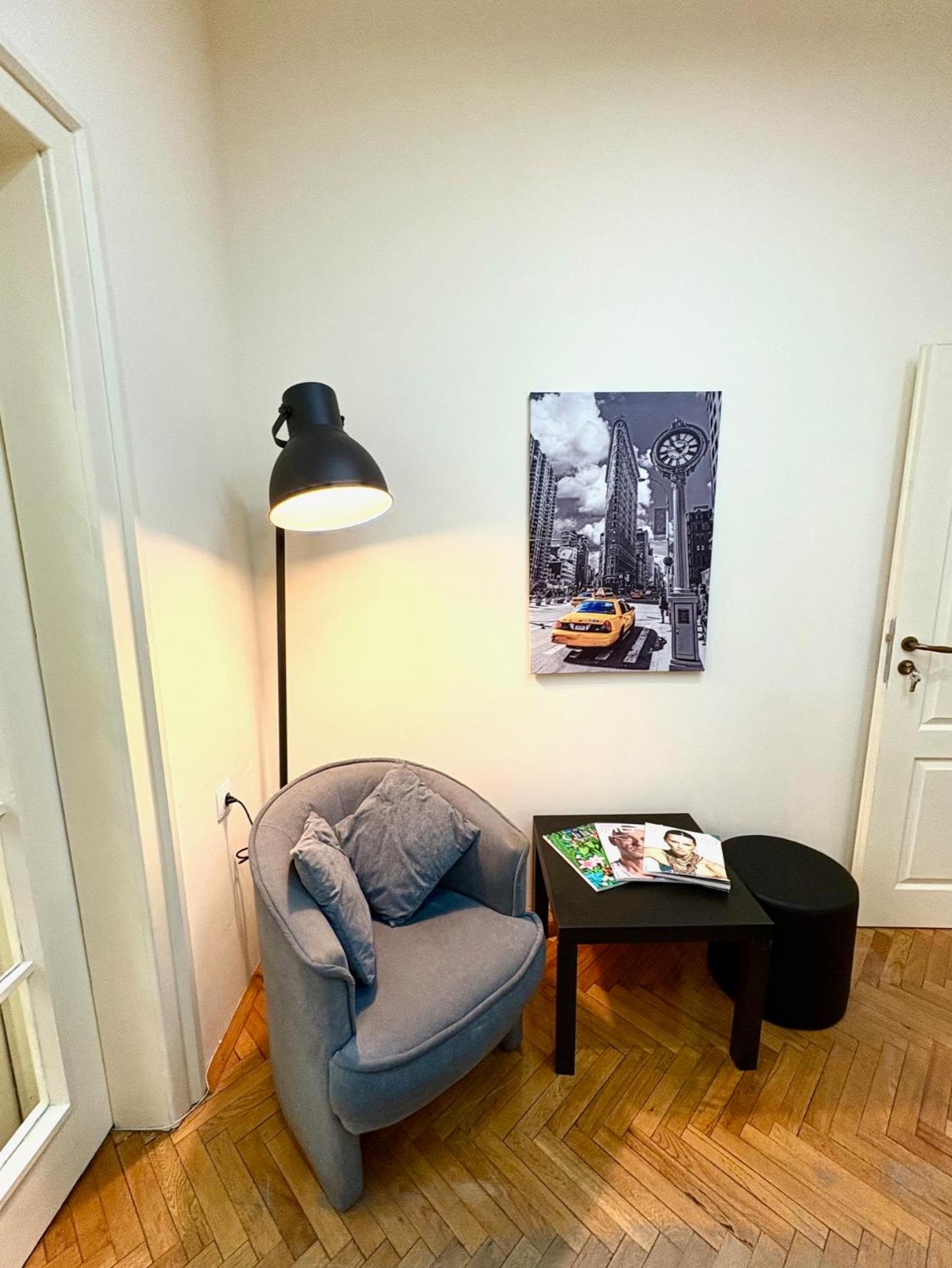 Big & Cozy Central Apartment