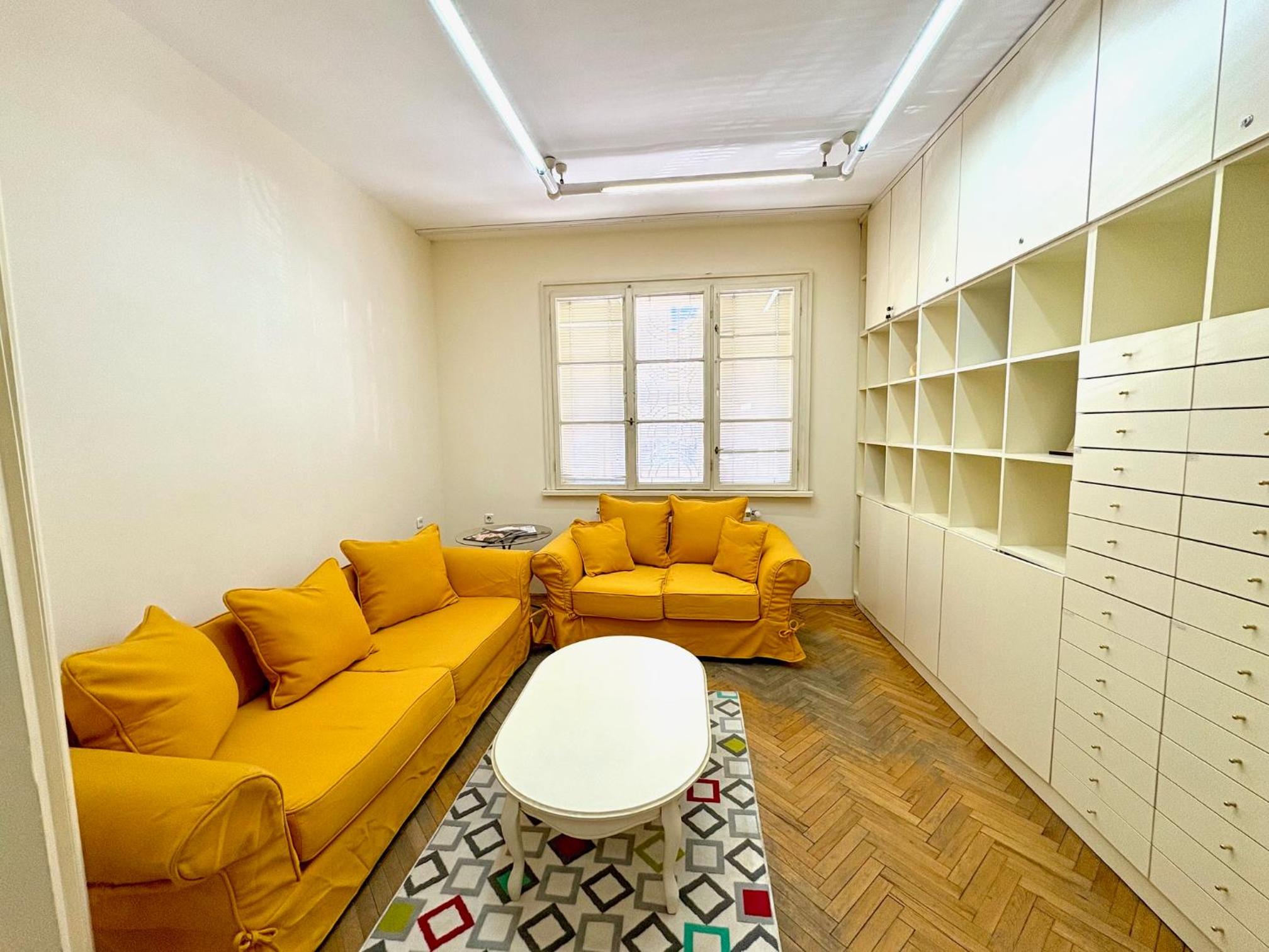 Big & Cozy Central Apartment