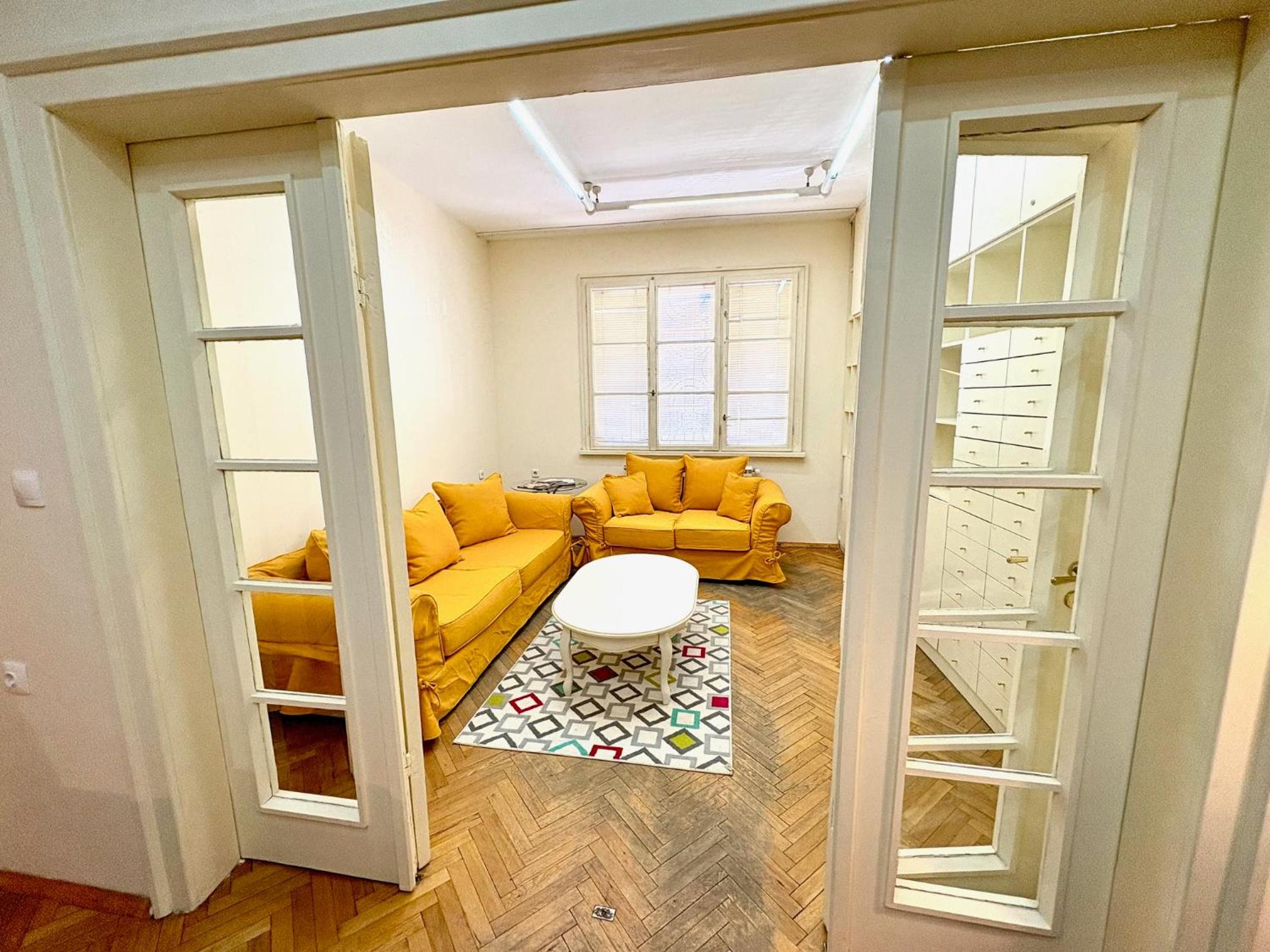 Big & Cozy Central Apartment
