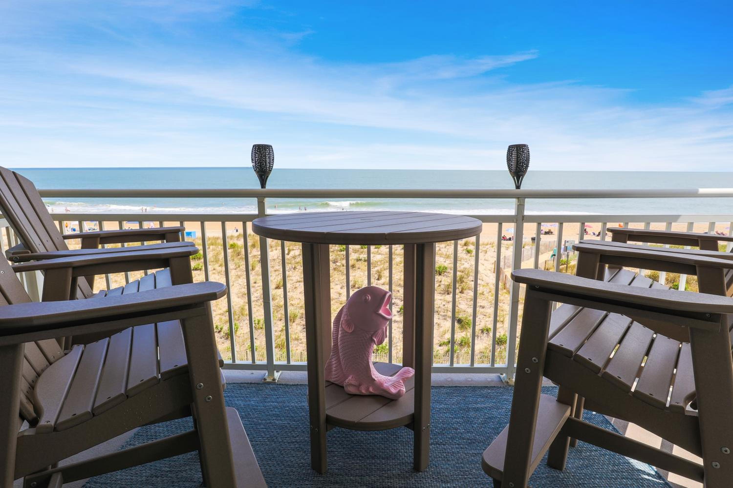 BeachBox III - The One with Unreal Beach Views - Couple's Getaway - Worcester House 401