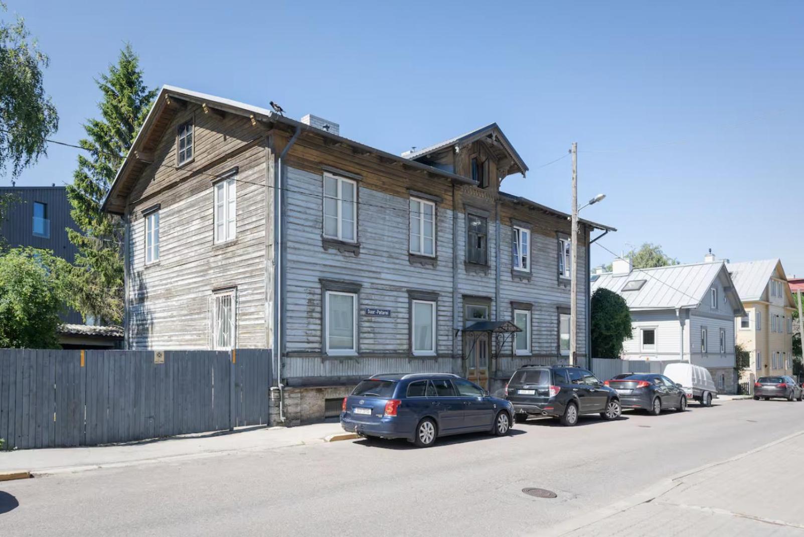 Cozy Apartment near Port & Old Town with Free Parking!