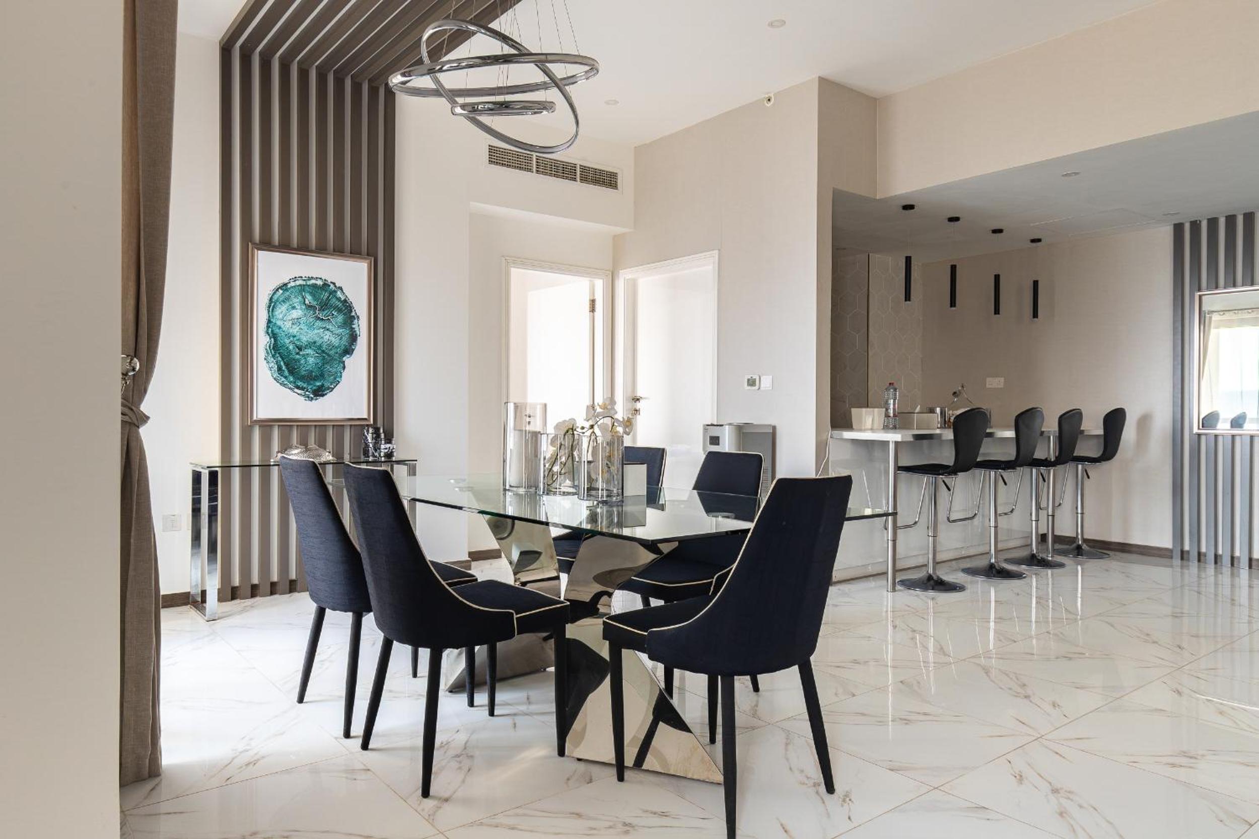 Simply Comfort Vacation Homes Rental Lux Penthouse 4BR Apartment with Iconic Marina Views in Sadaf2 JBR
