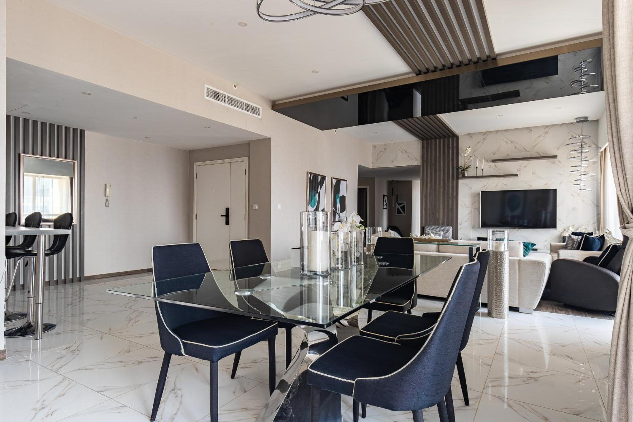 Simply Comfort Vacation Homes Rental Lux Penthouse 4BR Apartment with Iconic Marina Views in Sadaf2 JBR