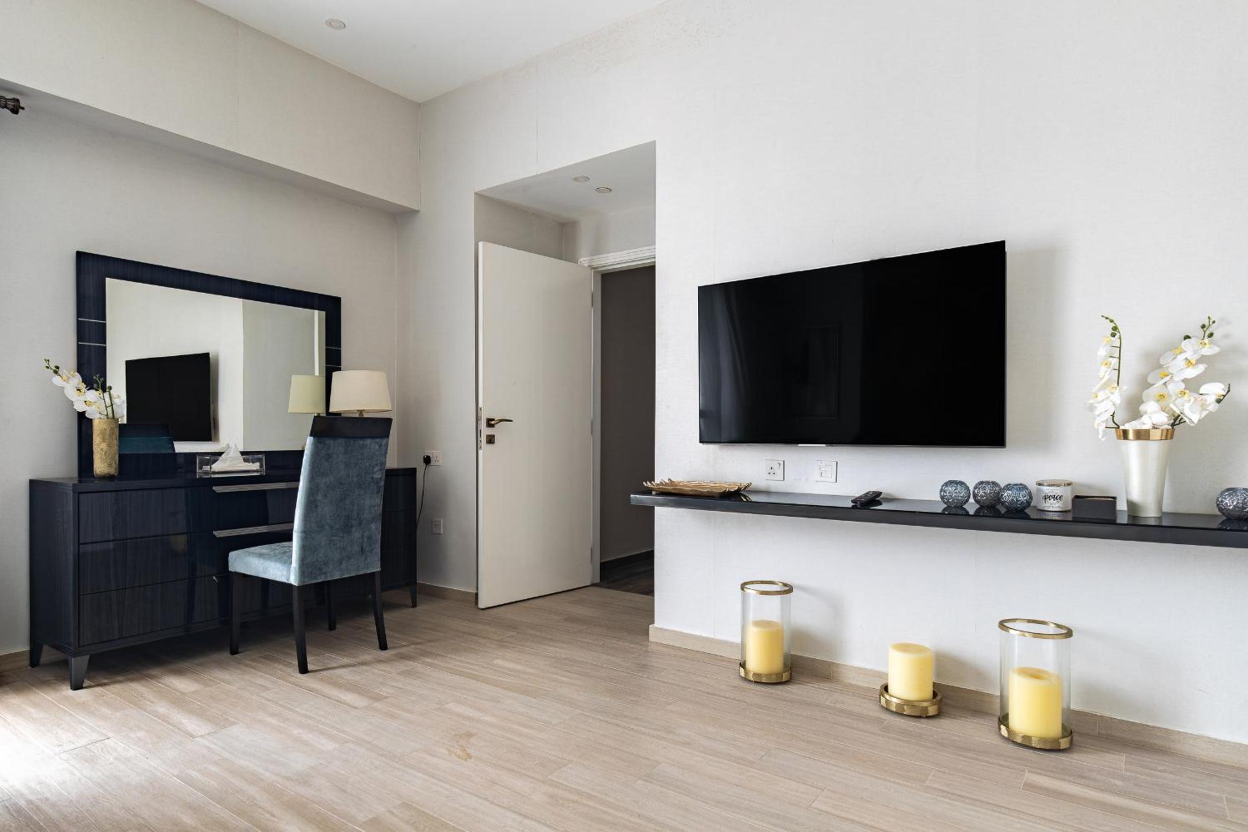 Simply Comfort Vacation Homes Rental Lux Penthouse 4BR Apartment with Iconic Marina Views in Sadaf2 JBR