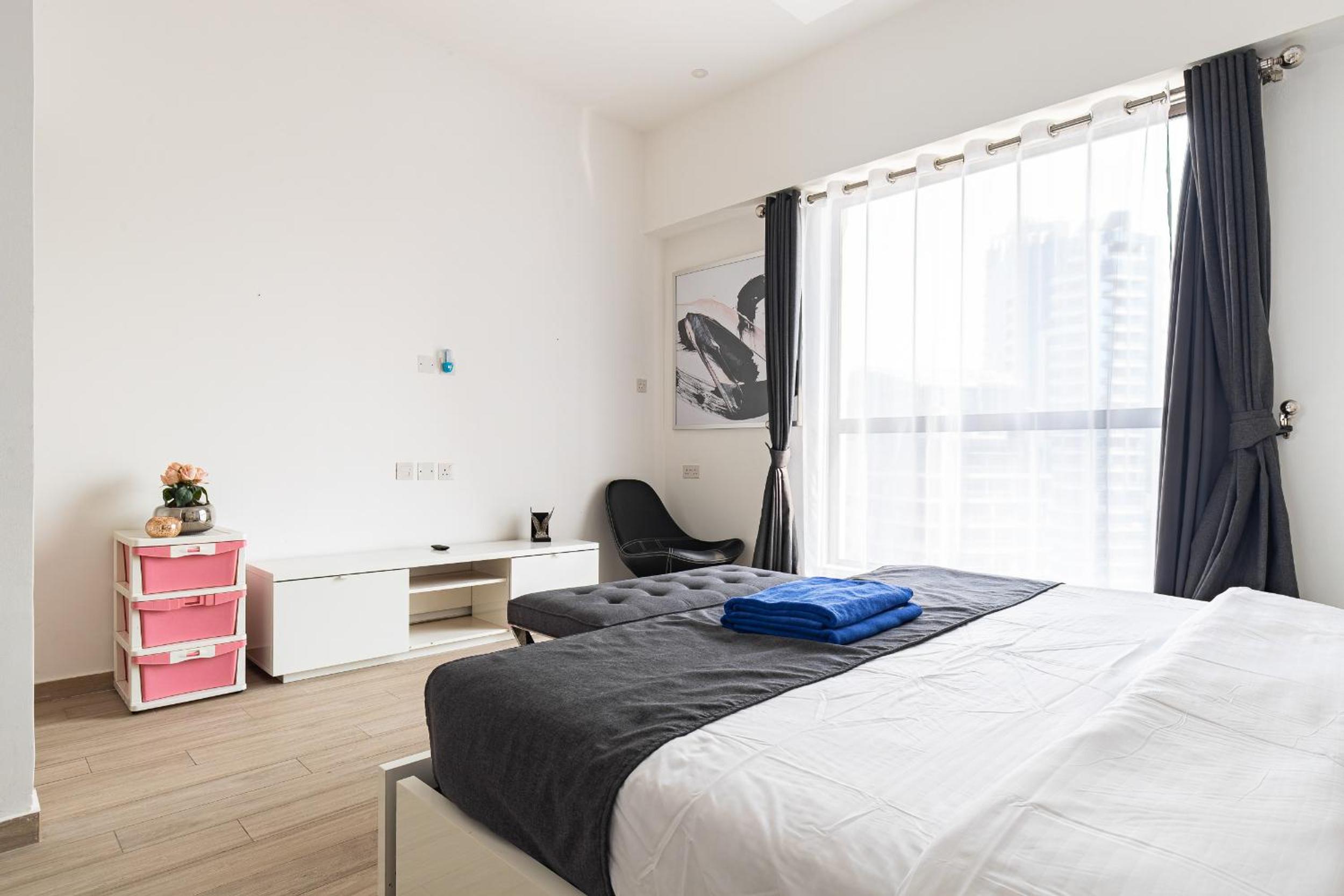 Simply Comfort Vacation Homes Rental Lux Penthouse 4BR Apartment with Iconic Marina Views in Sadaf2 JBR