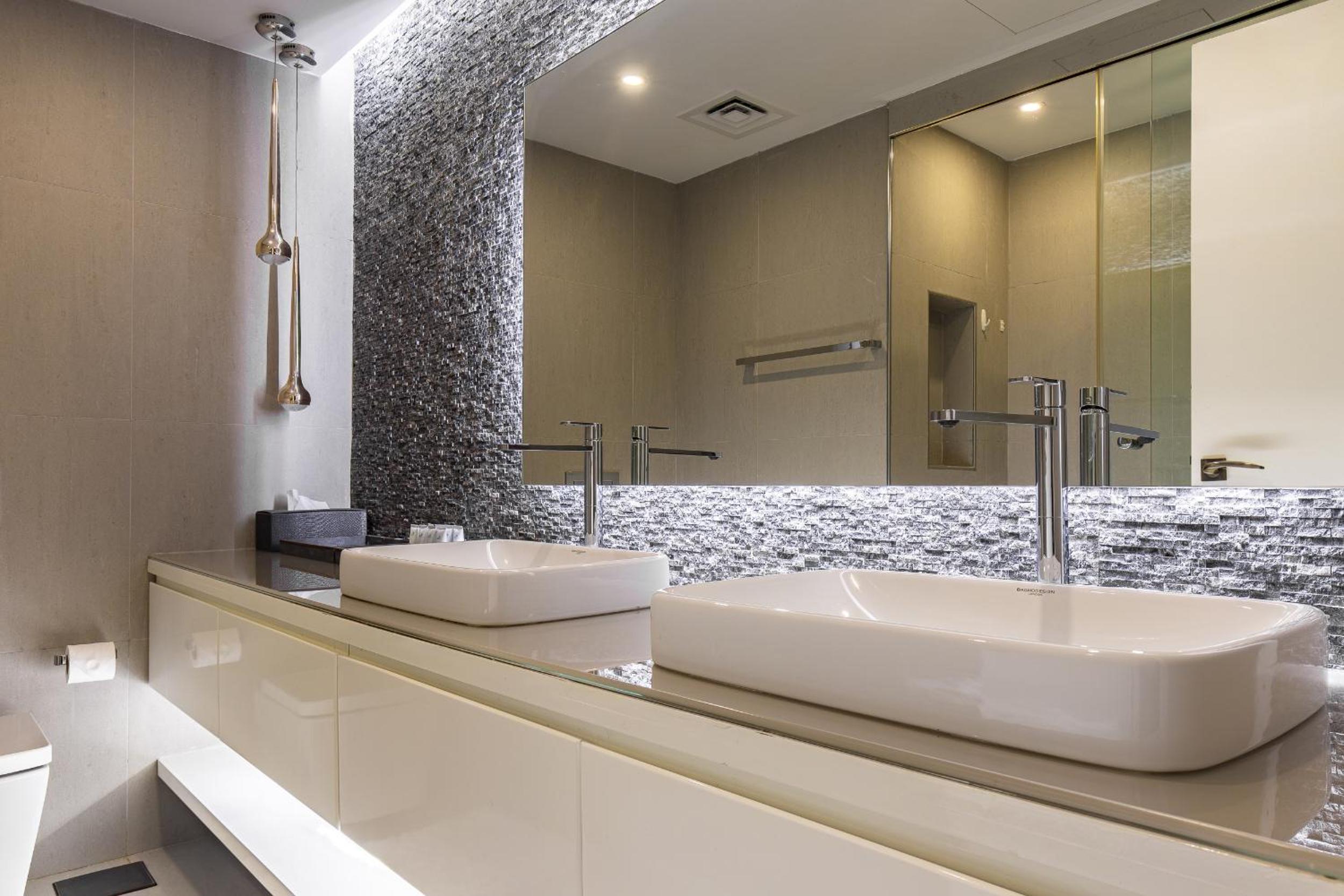 Simply Comfort Vacation Homes Rental Lux Penthouse 4BR Apartment with Iconic Marina Views in Sadaf2 JBR